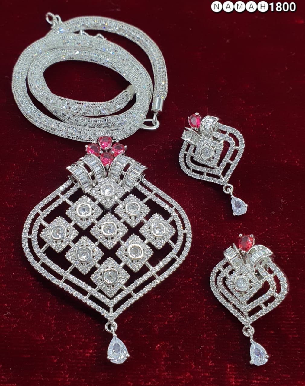 Pendant &amp; Earrings Set