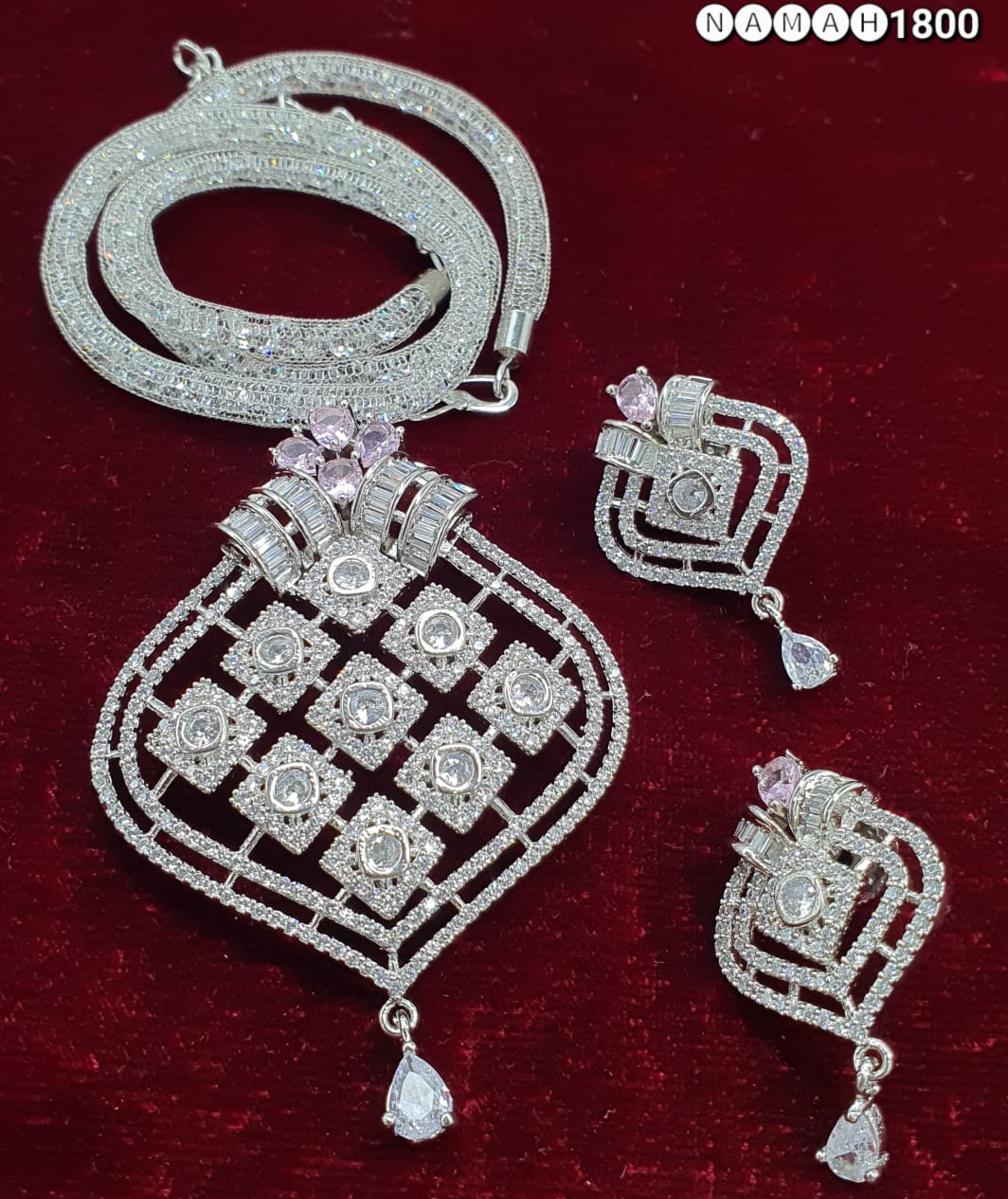 Pendant &amp; Earrings Set