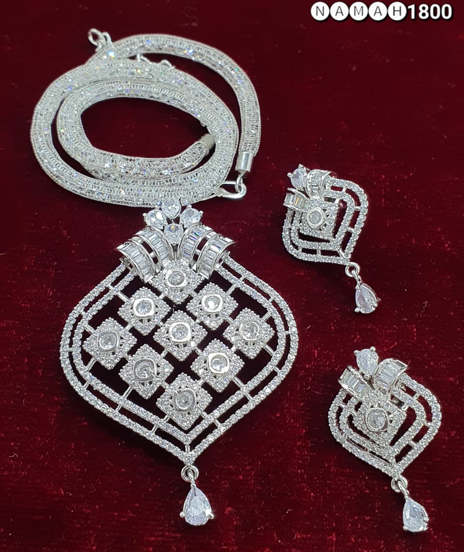 Pendant &amp; Earrings Set