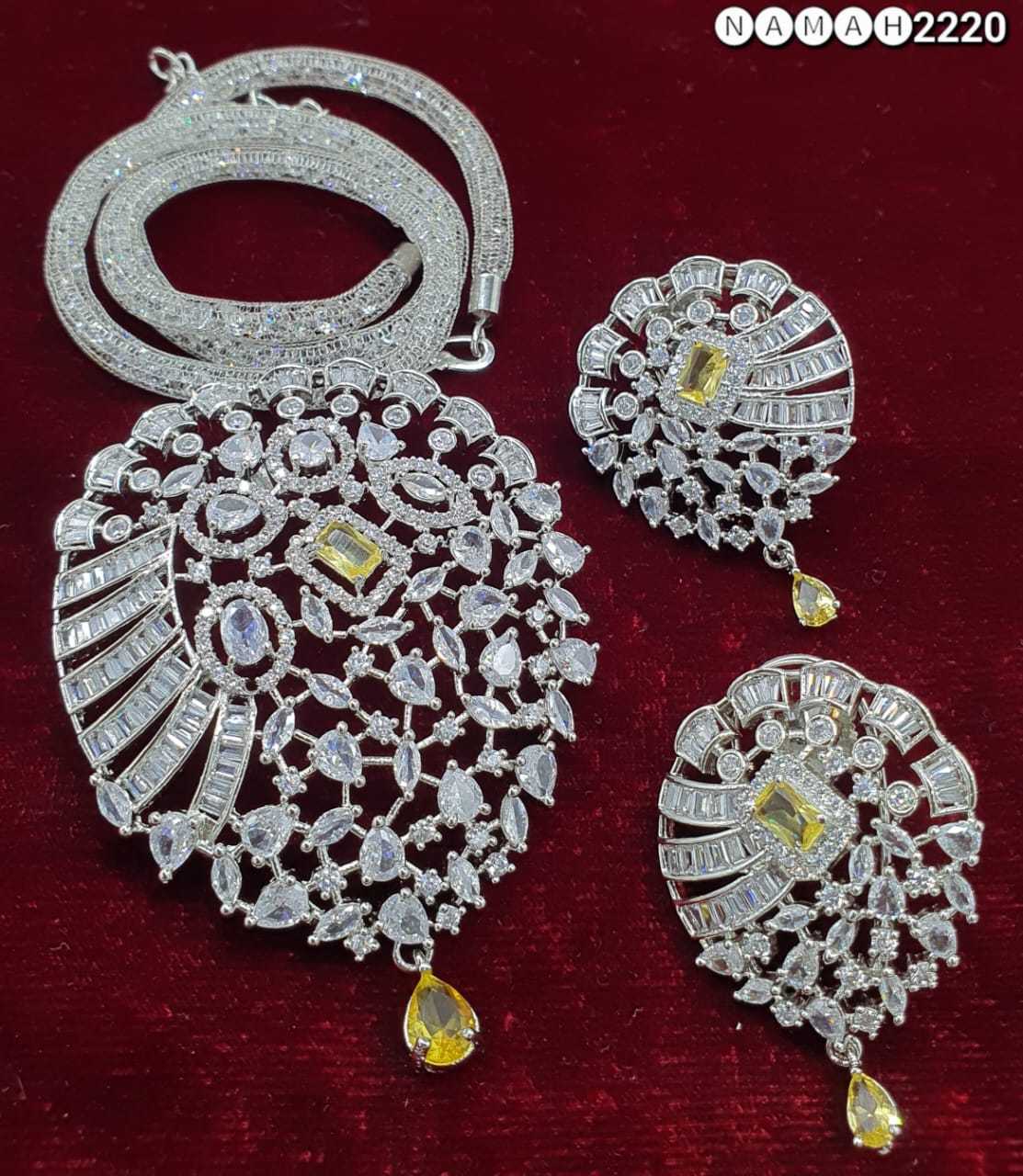 Pendant &amp; Earrings Set