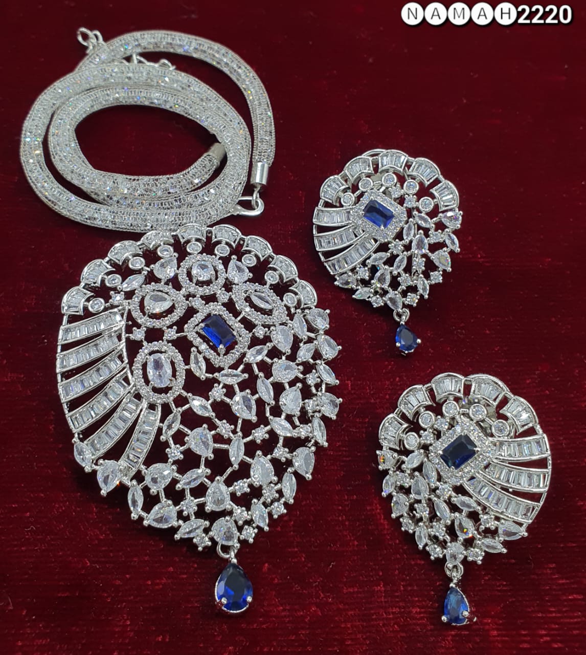 Pendant &amp; Earrings Set
