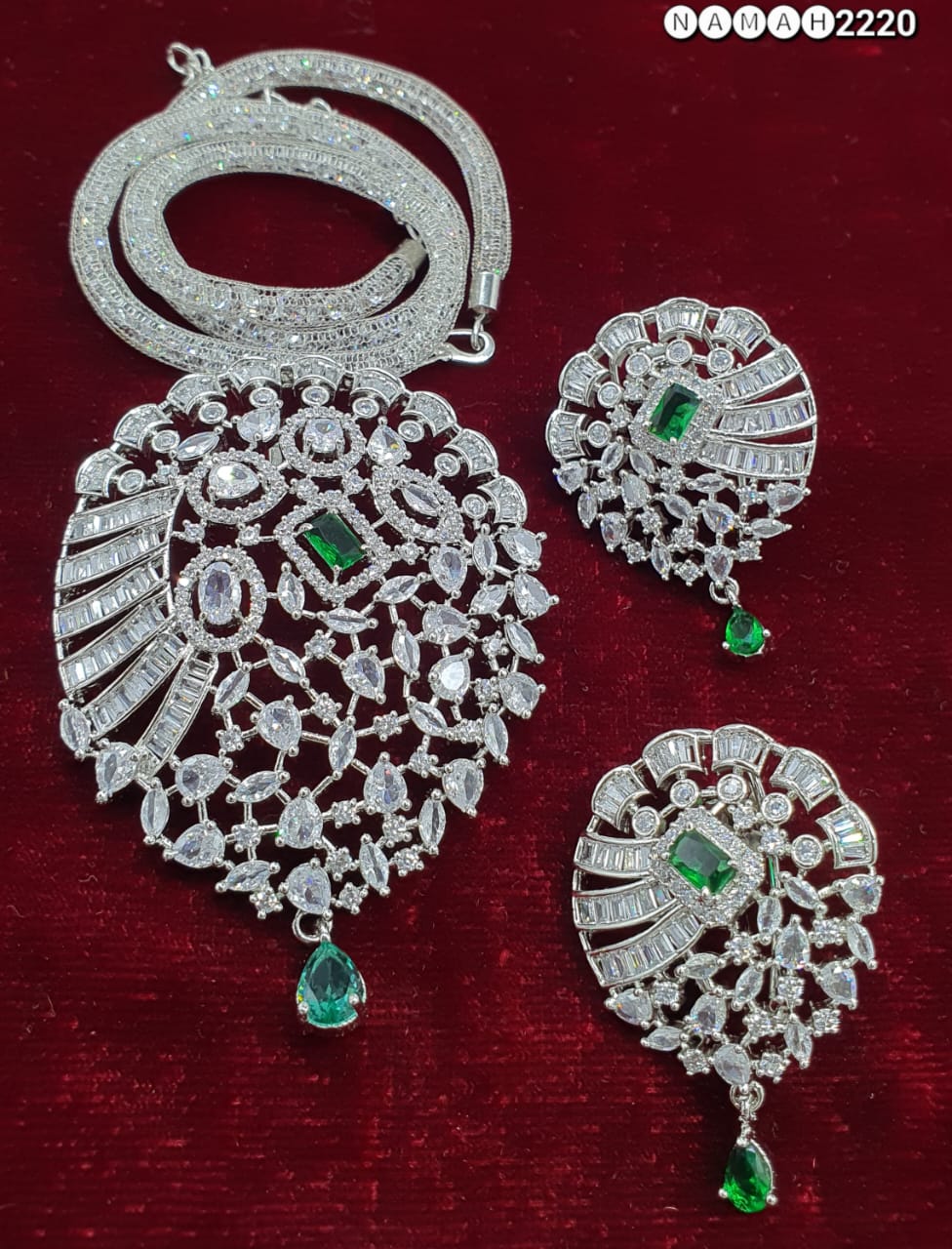 Pendant &amp; Earrings Set