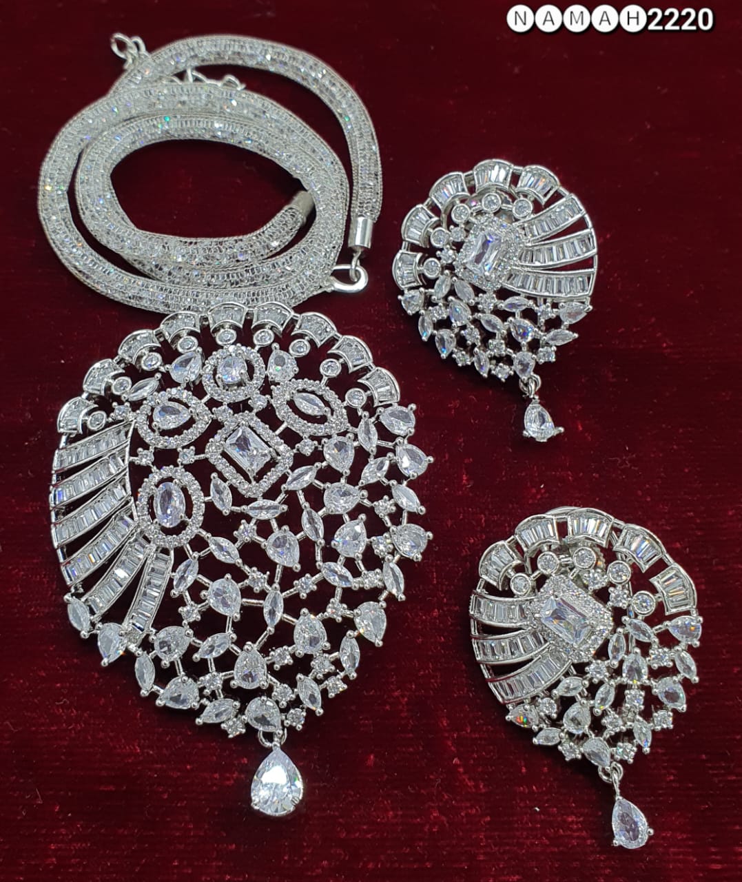 Pendant & Earrings Set