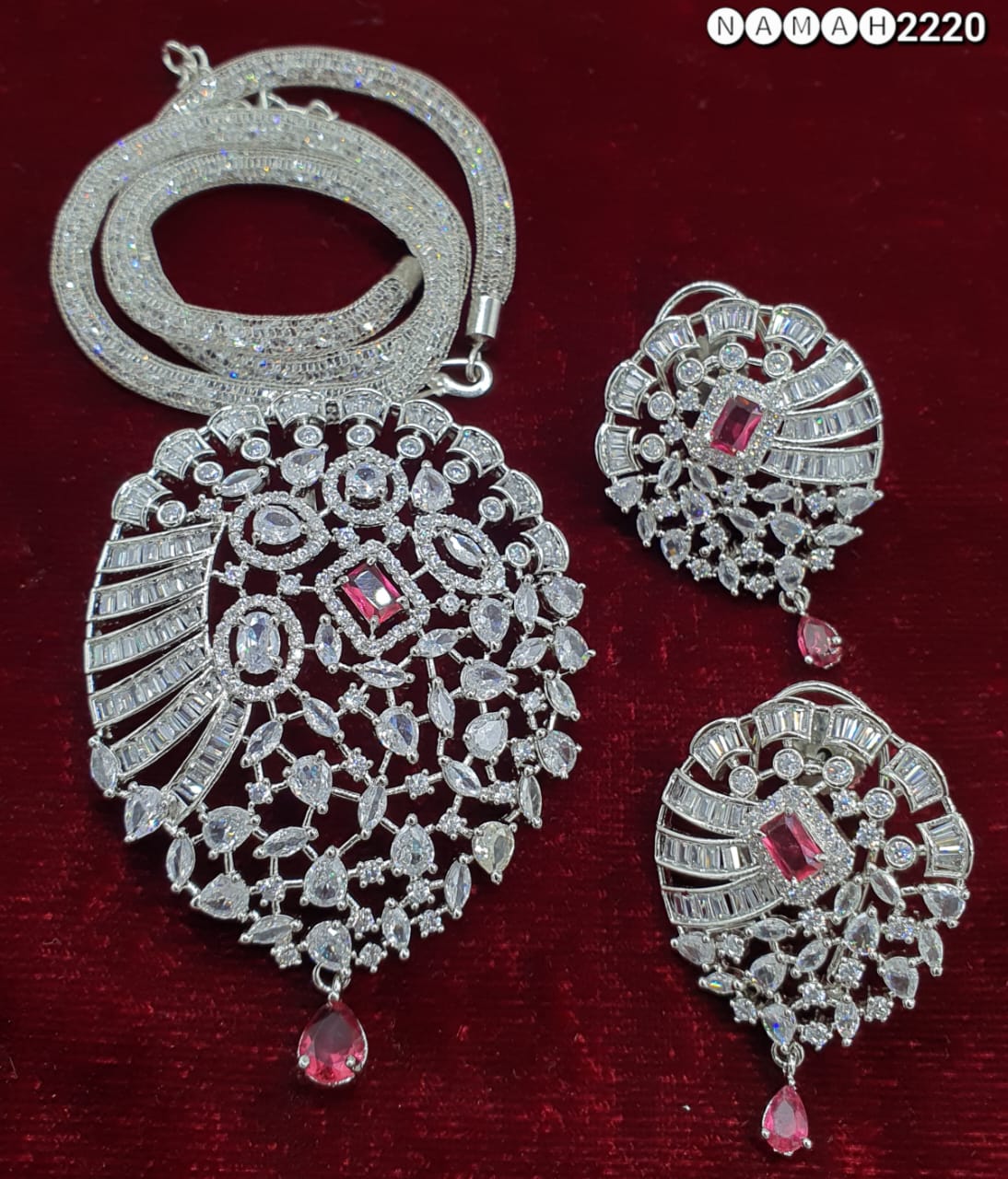Pendant &amp; Earrings Set