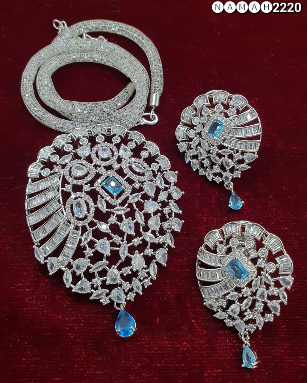 Pendant &amp; Earrings Set