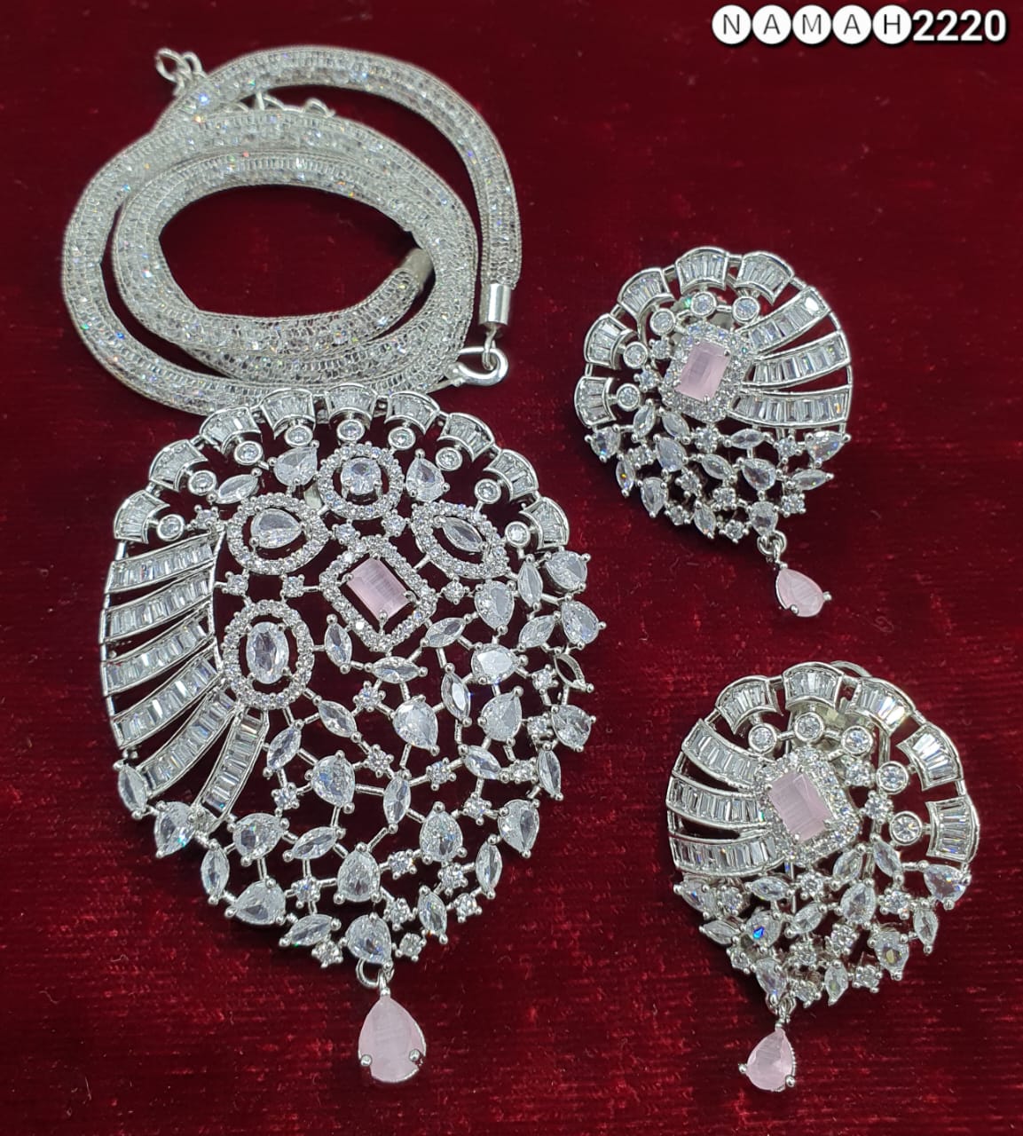 Pendant &amp; Earrings Set
