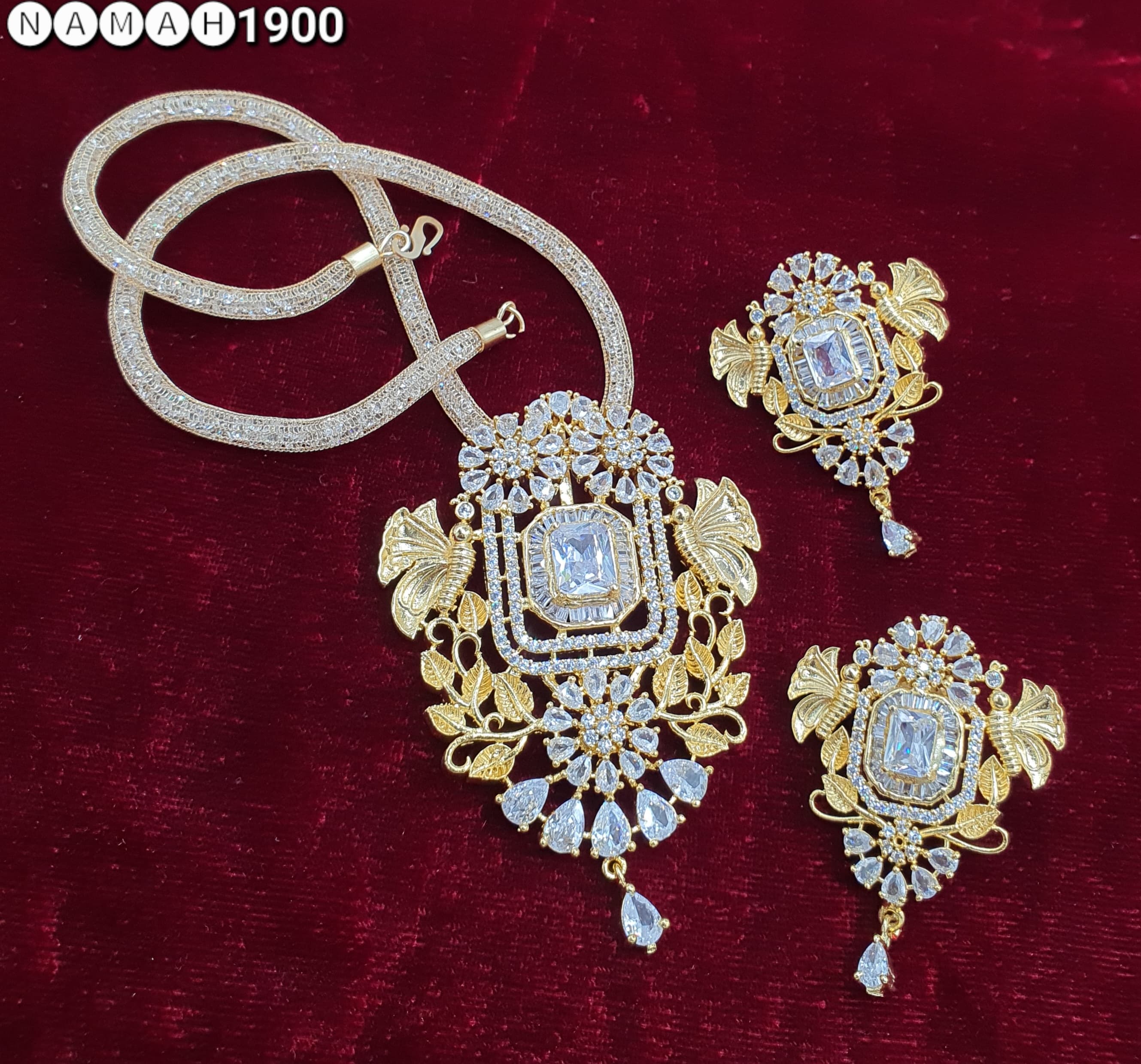 Pendant &amp; Earrings Set