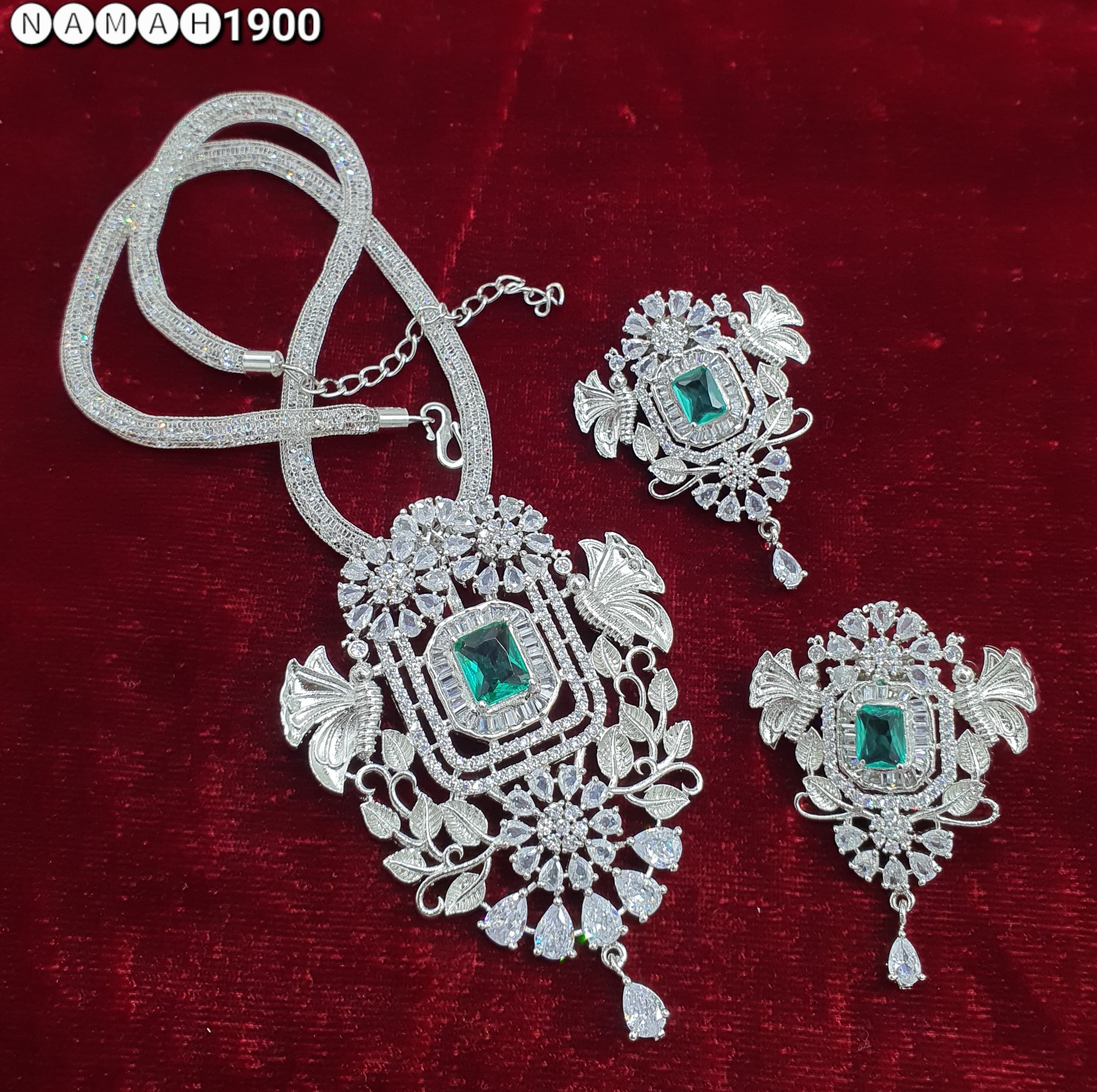 Pendant &amp; Earrings Set