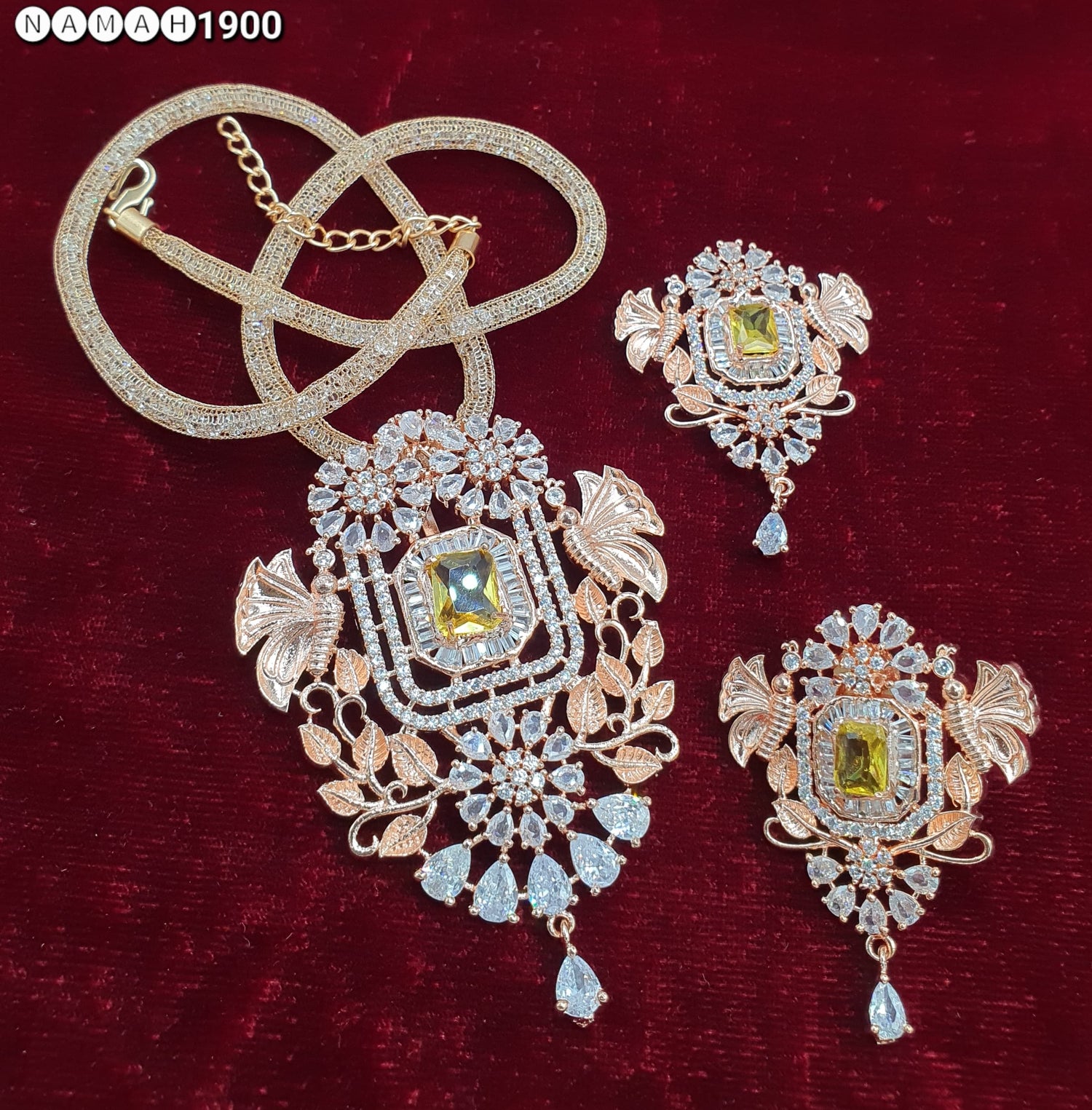 Pendant &amp; Earrings Set