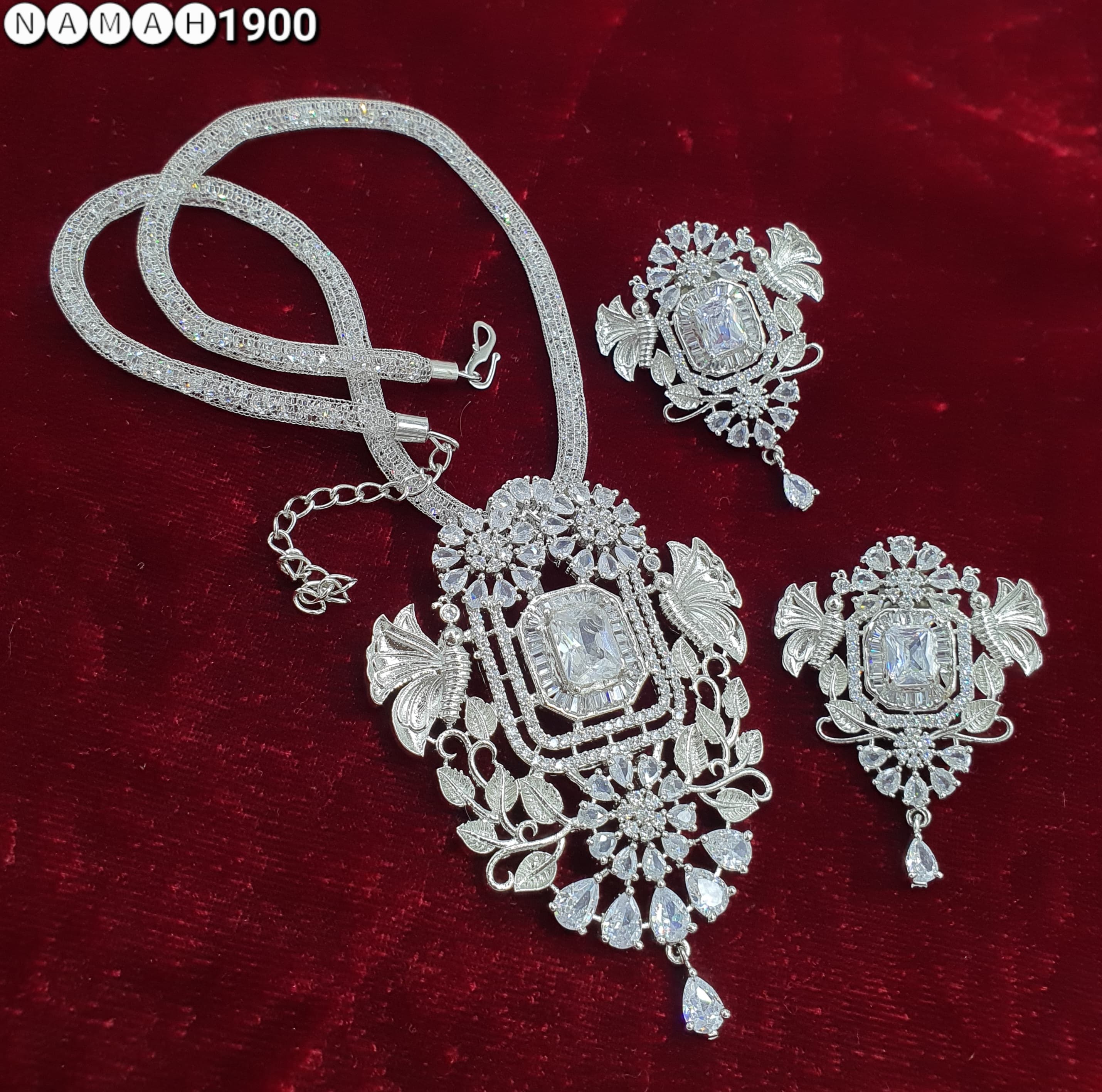 Pendant &amp; Earrings Set