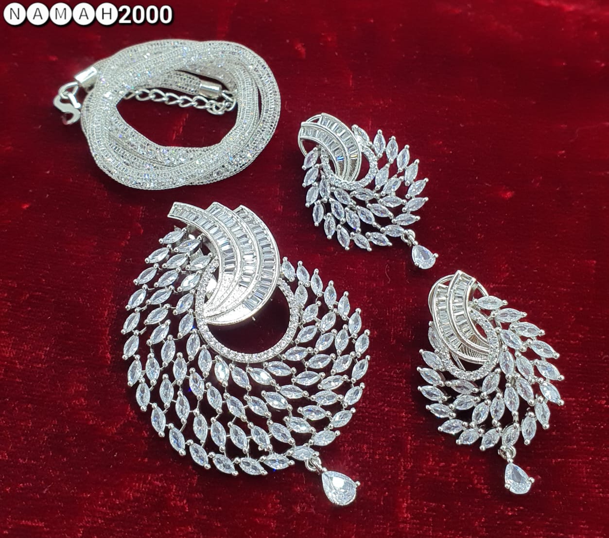 Pendant &amp; Earrings Set