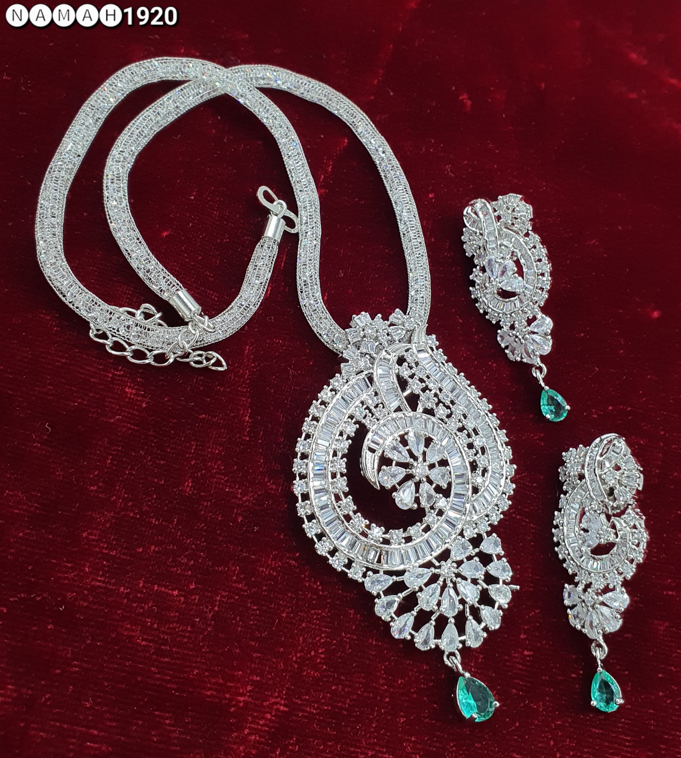 Pendant &amp; Earrings Set