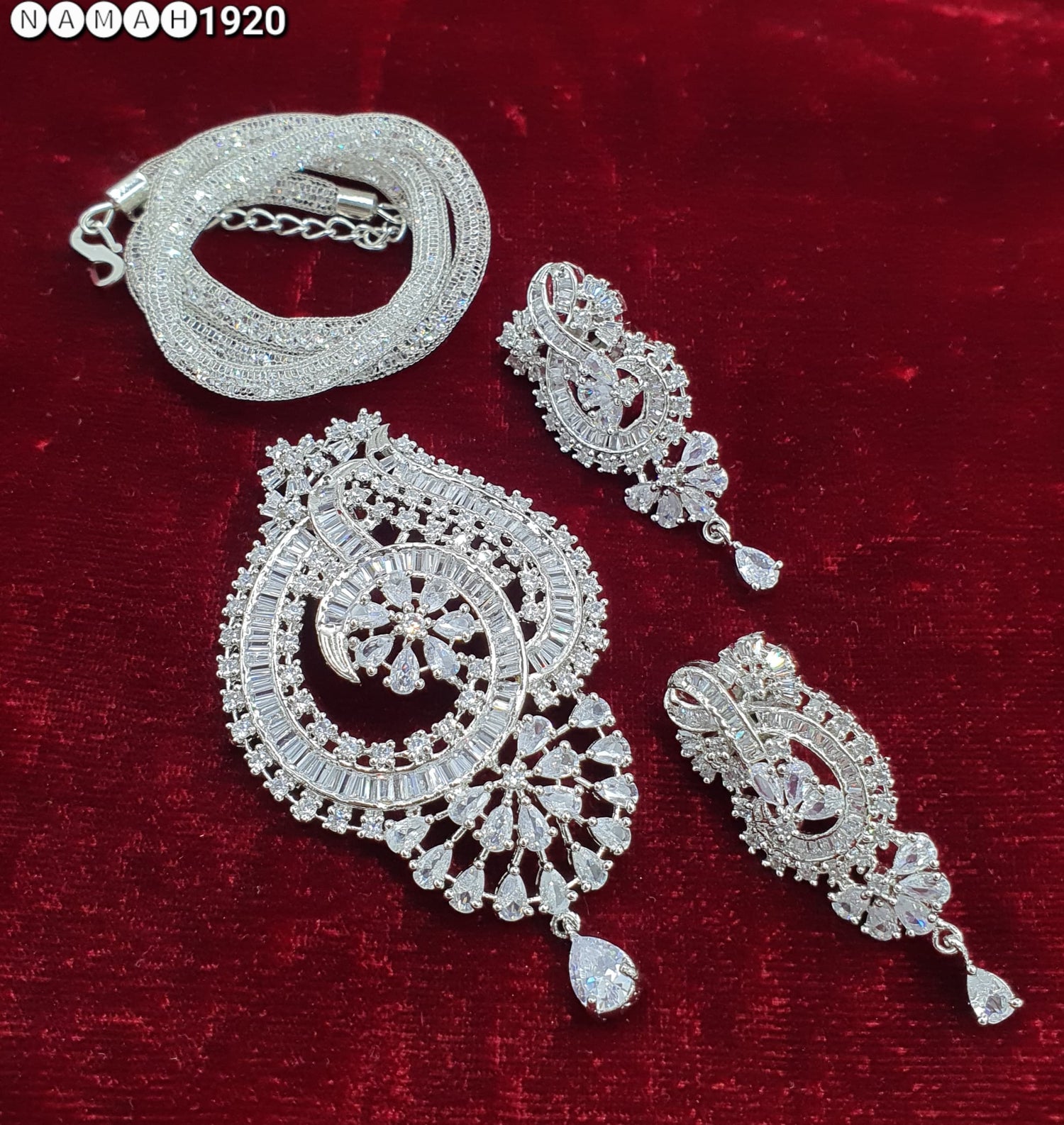 Pendant &amp; Earrings Set