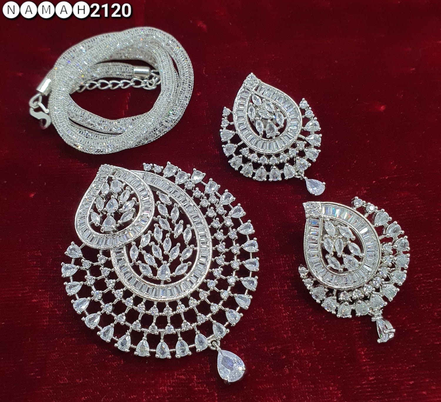Pendant &amp; Earrings Set