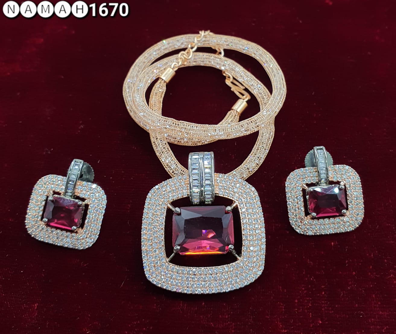 Pendant &amp; Earrings Set