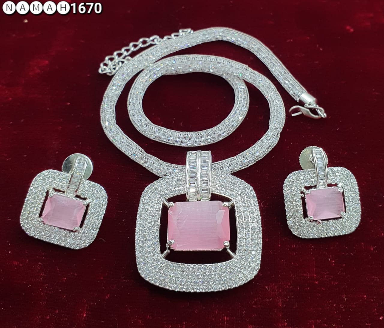 Pendant &amp; Earrings Set