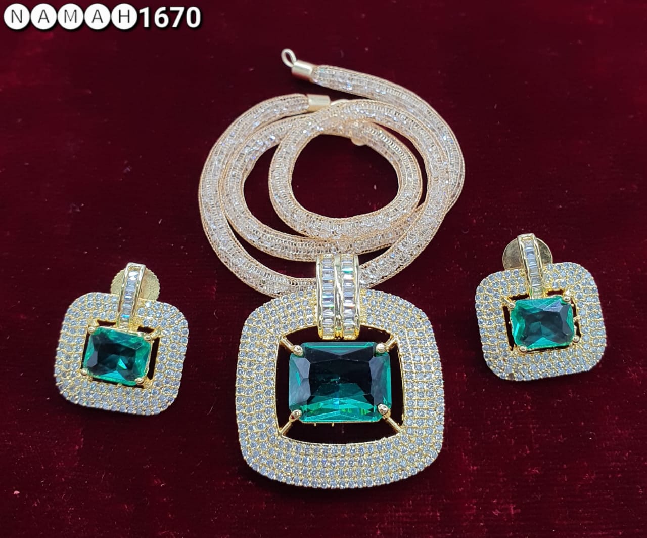 Pendant &amp; Earrings Set