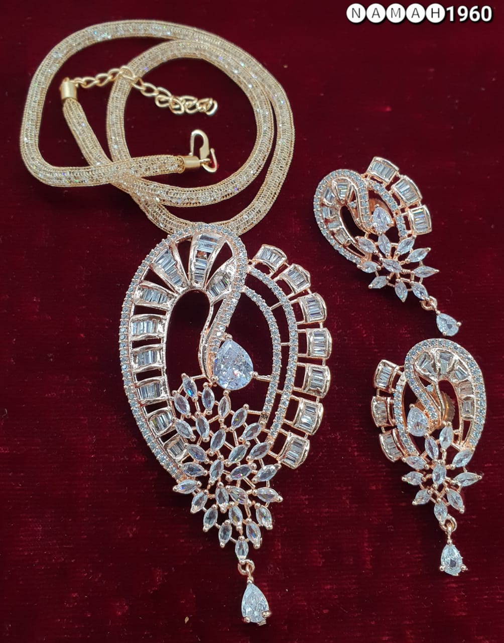 Pendant &amp; Earrings Set