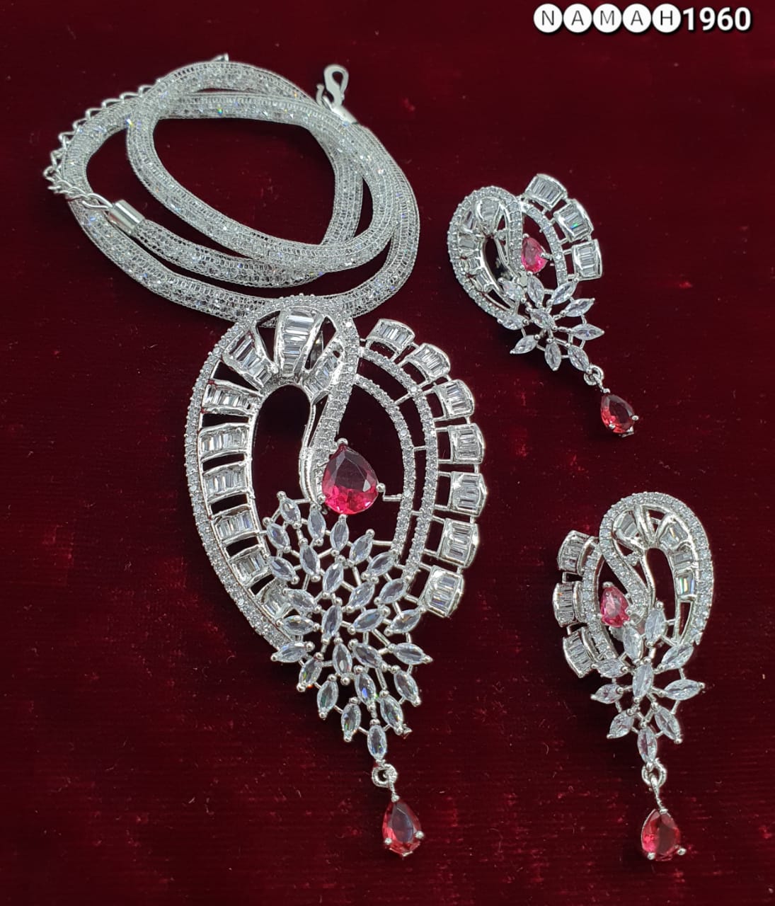 Pendant &amp; Earrings Set