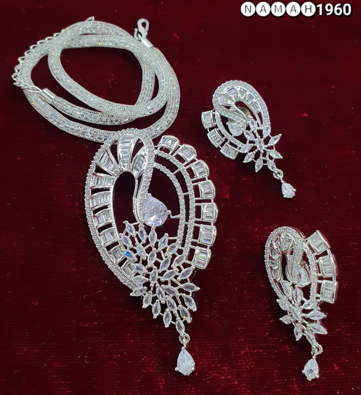 Pendant &amp; Earrings Set