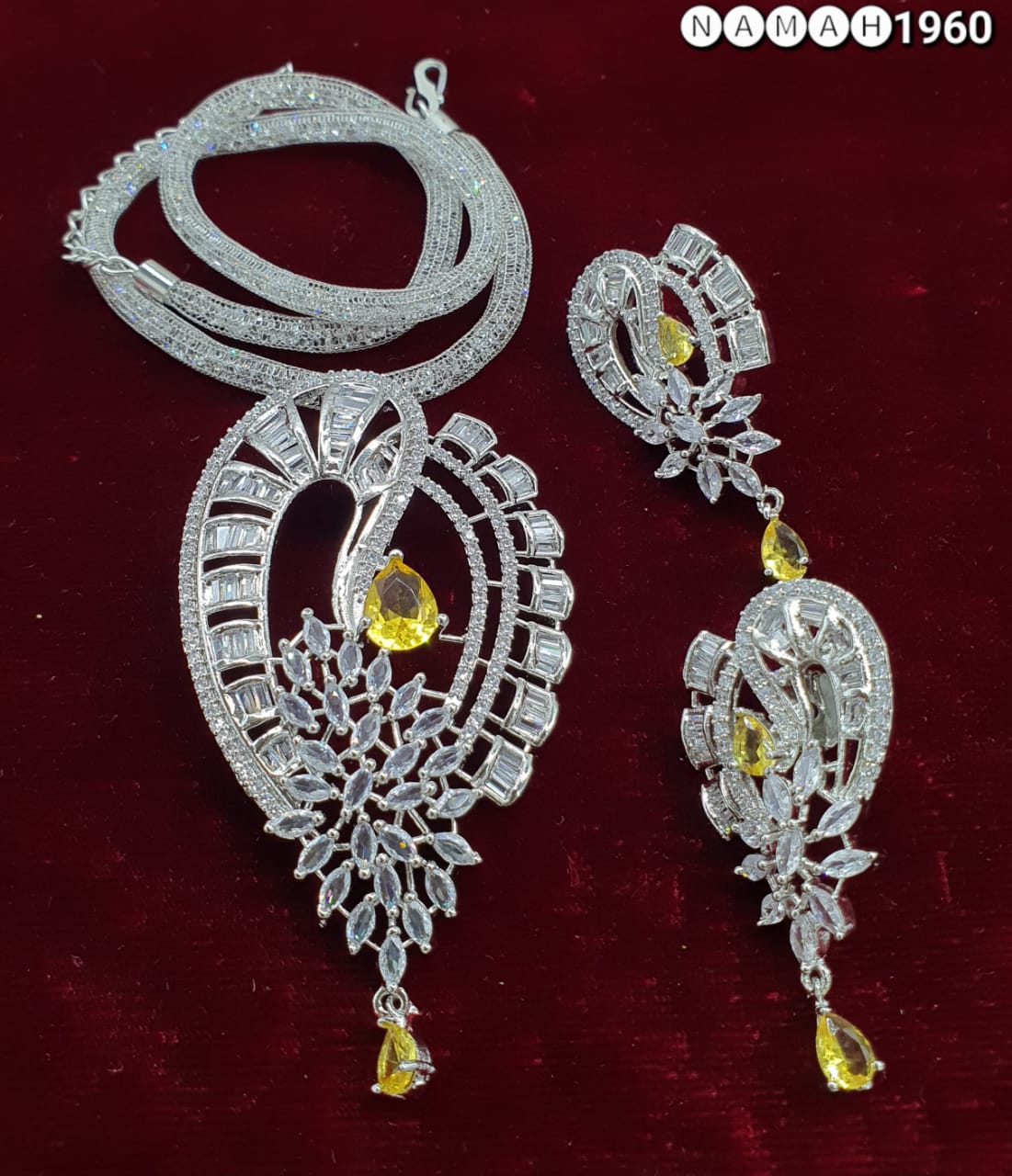 Pendant &amp; Earrings Set