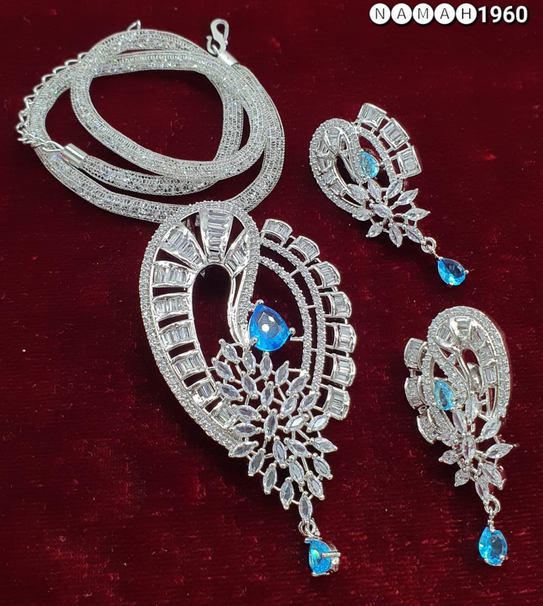 Pendant &amp; Earrings Set
