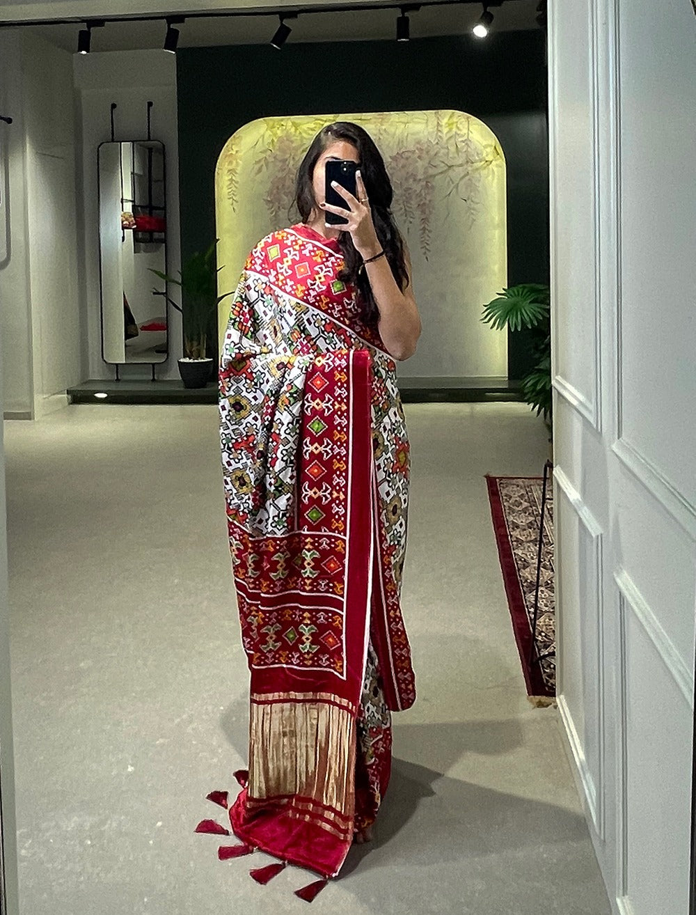 White Color Floral &amp; Foil Work Gaji Silk Saree