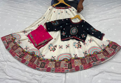 Navaratri Cotton Gamthi Work Work Lehenga Choli