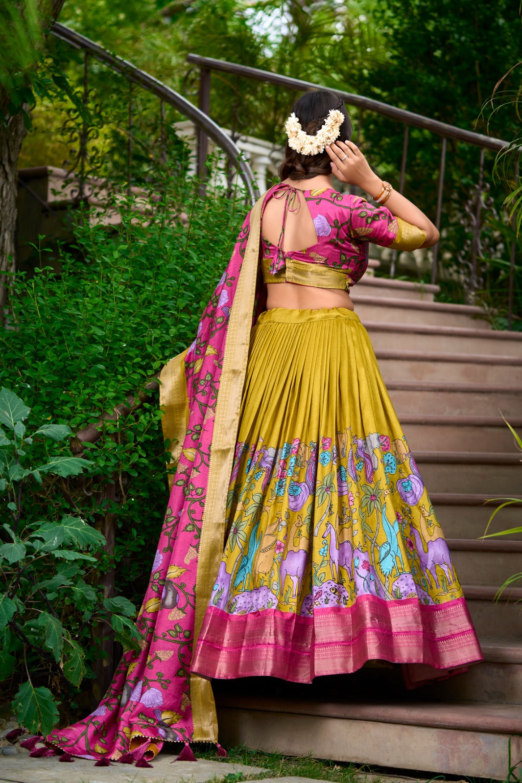 Women's Special Kalamkari Print With Zari Weaving Border Lehenga Choli
