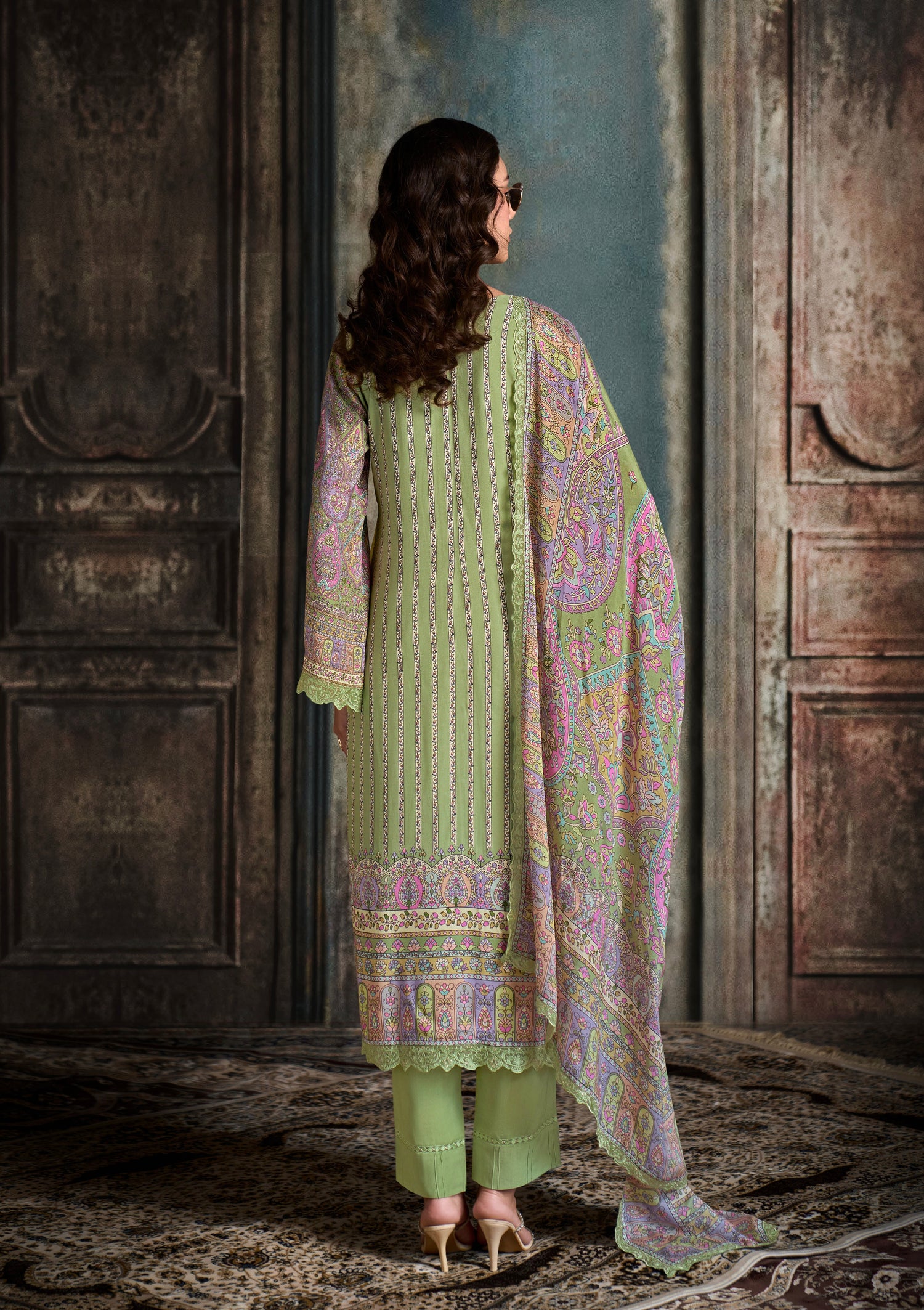 Pastel Green Straight Cut Suit &amp; Digital Print &amp; Scalloped Embroidery