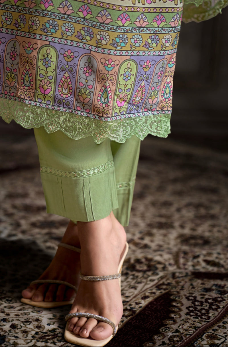 Pastel Green Straight Cut Suit & Digital Print & Scalloped Embroidery