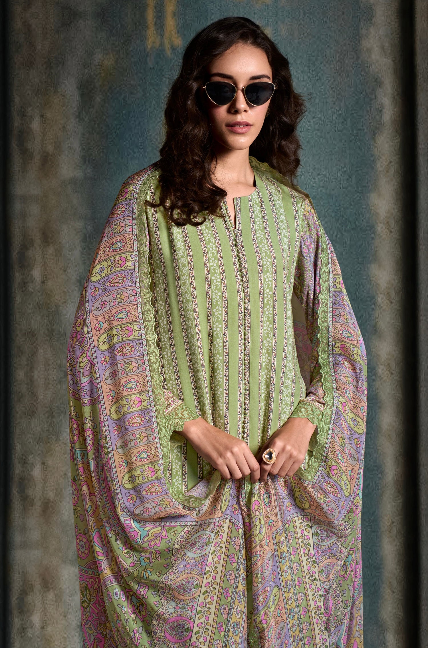 Pastel Green Straight Cut Suit &amp; Digital Print &amp; Scalloped Embroidery