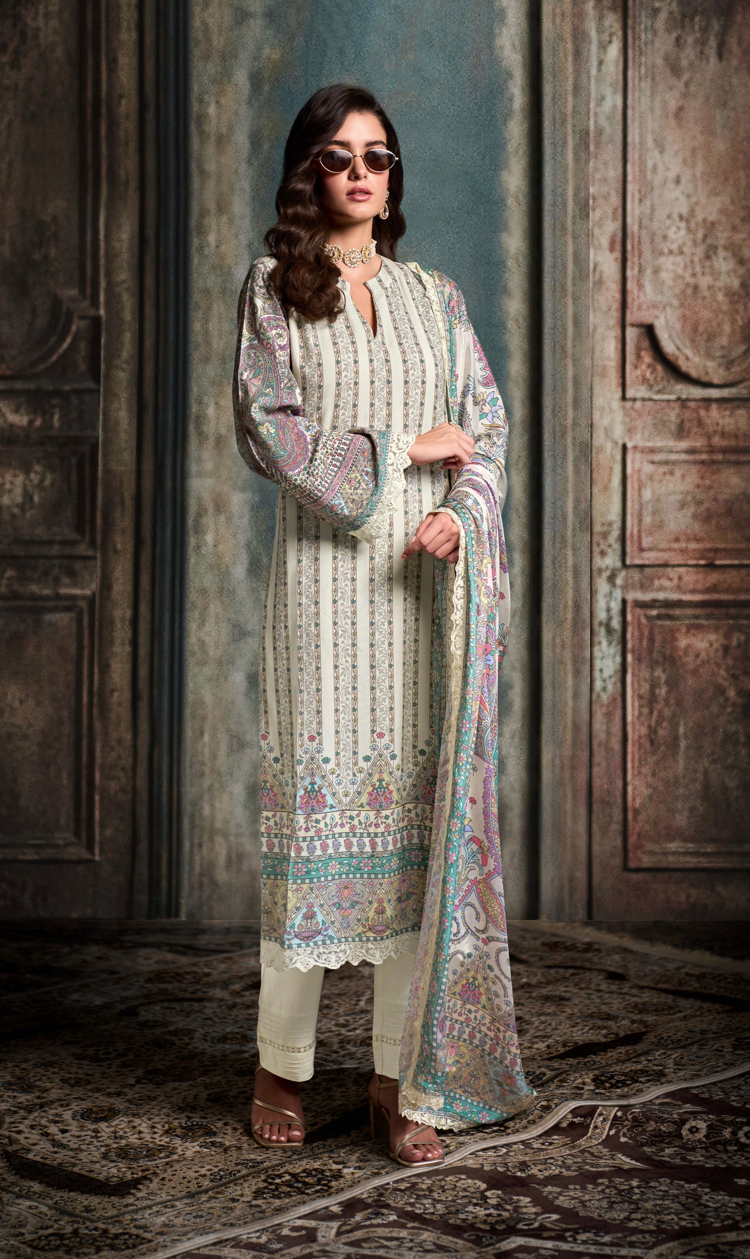 Ivory White Straight Cut Suit &amp; Digital Print &amp; Scalloped Embroidery
