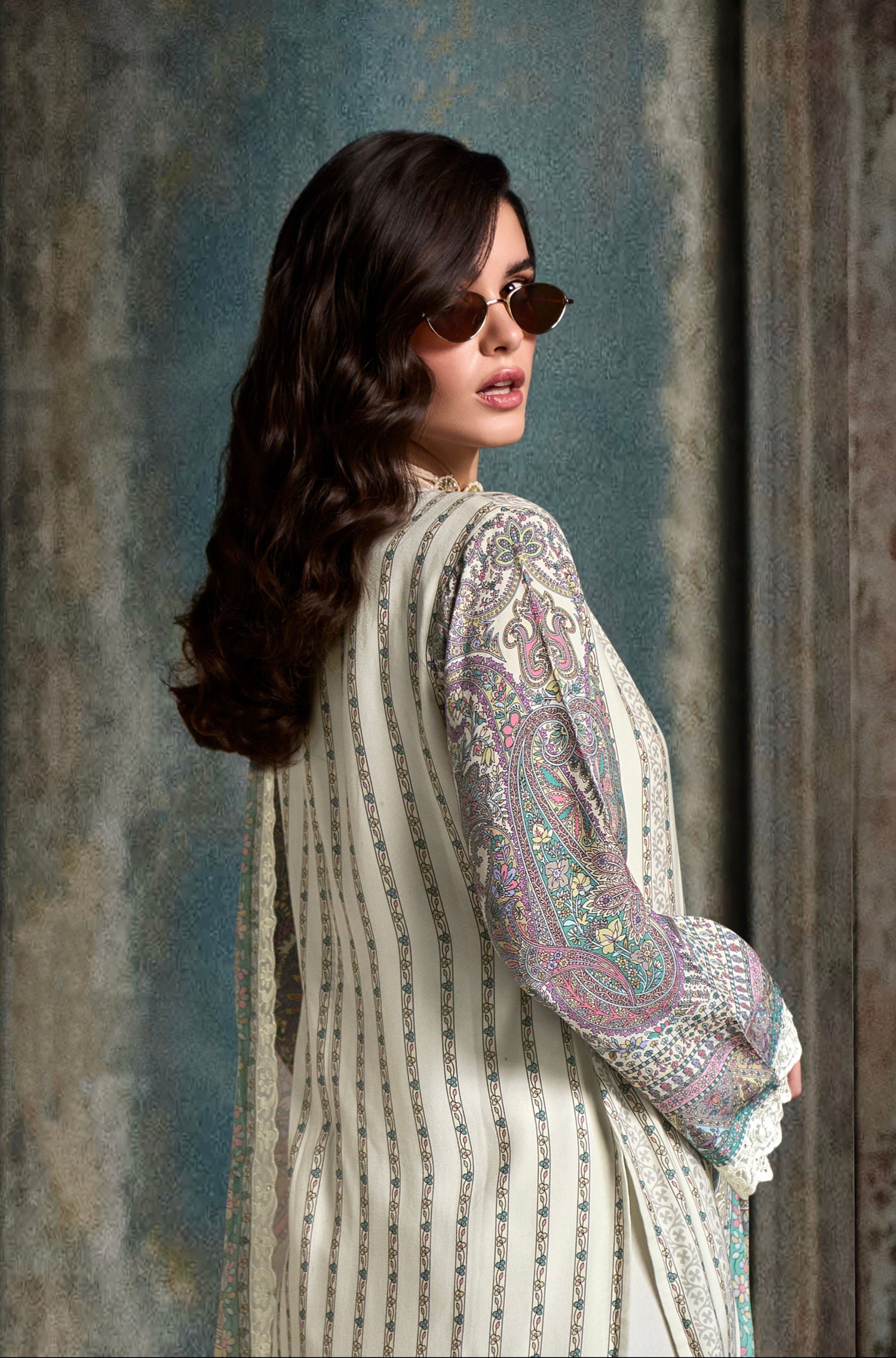 Ivory White Straight Cut Suit &amp; Digital Print &amp; Scalloped Embroidery