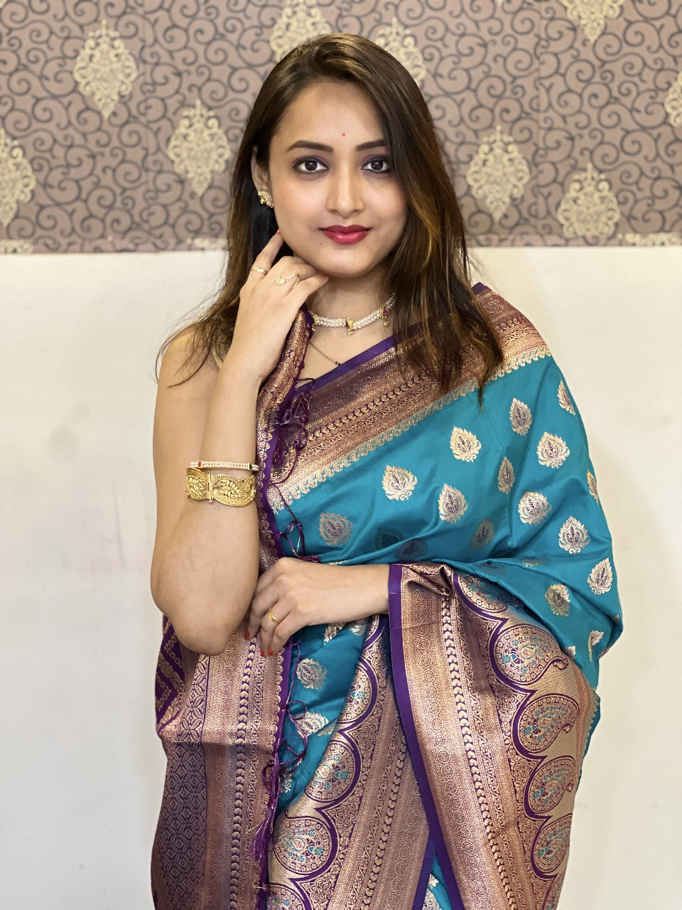 Women's Designer Pure Banarasi Soft Silk with Meenakari Gold Zari Weaving Zari Pallu Silk Saree