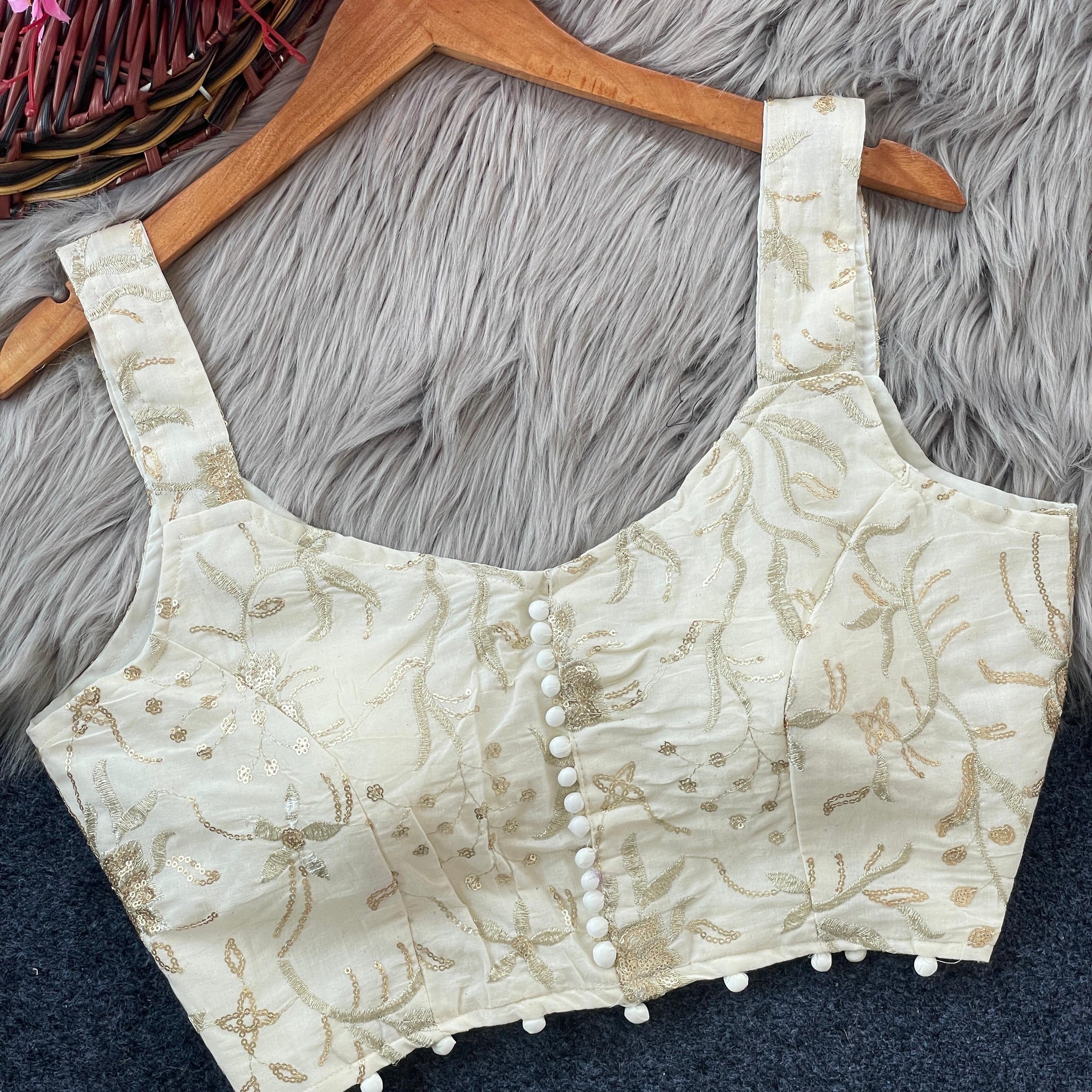Hakoba Pompom Sleeveless Blouse