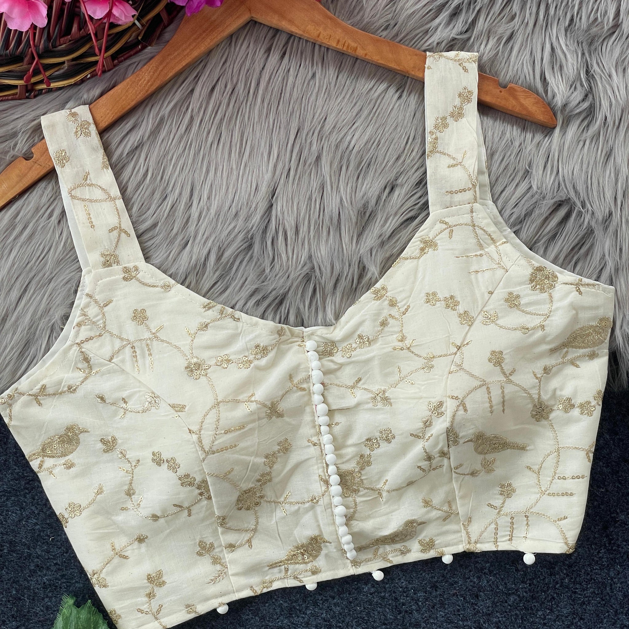 Hakoba Pompom Sleeveless Blouse