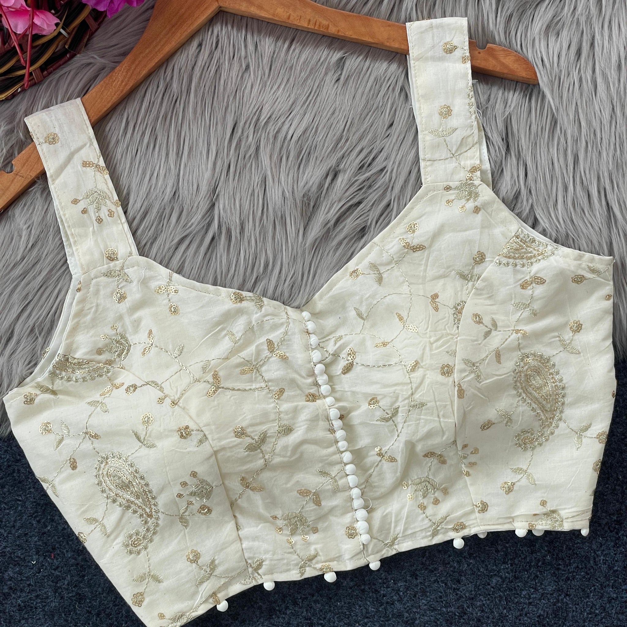 Hakoba Pompom Sleeveless Blouse
