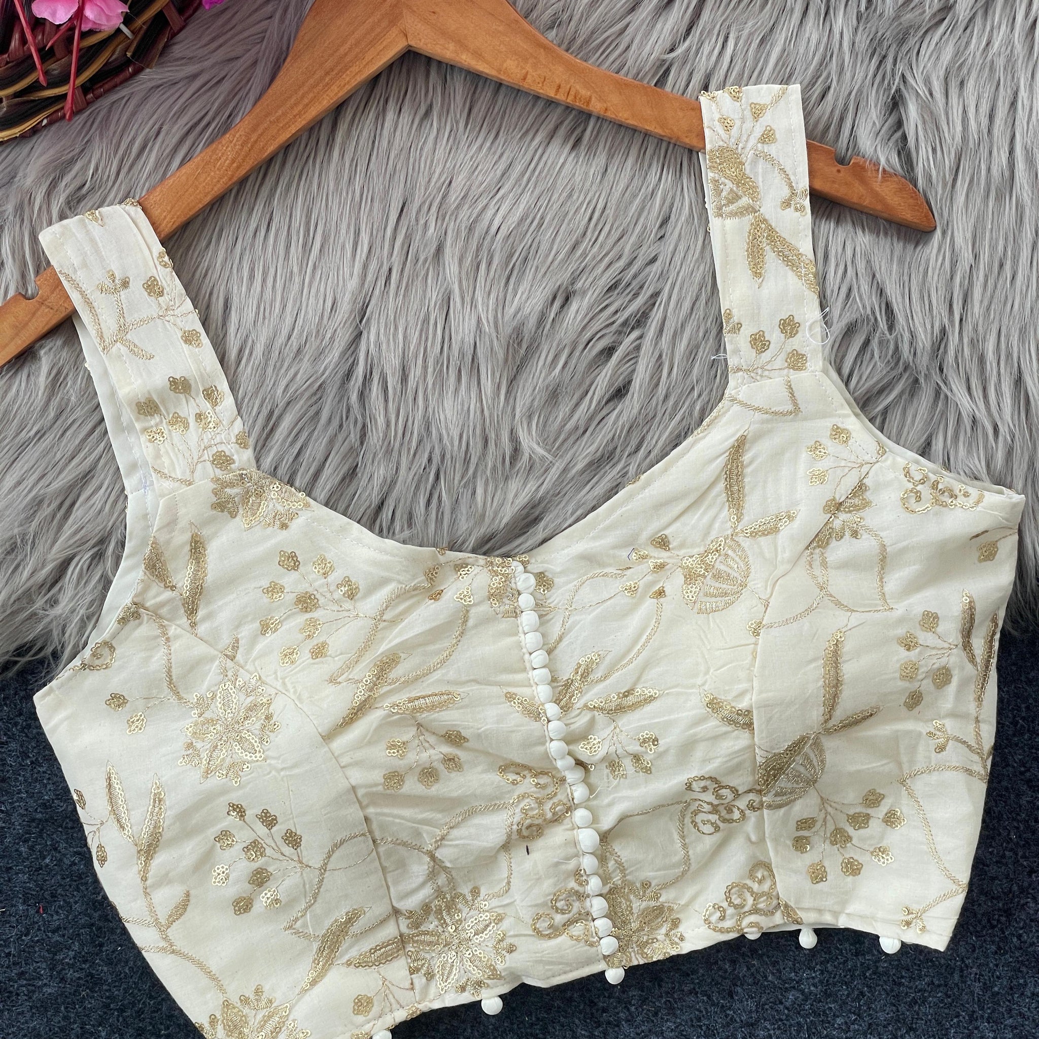 Hakoba Pompom Sleeveless Blouse