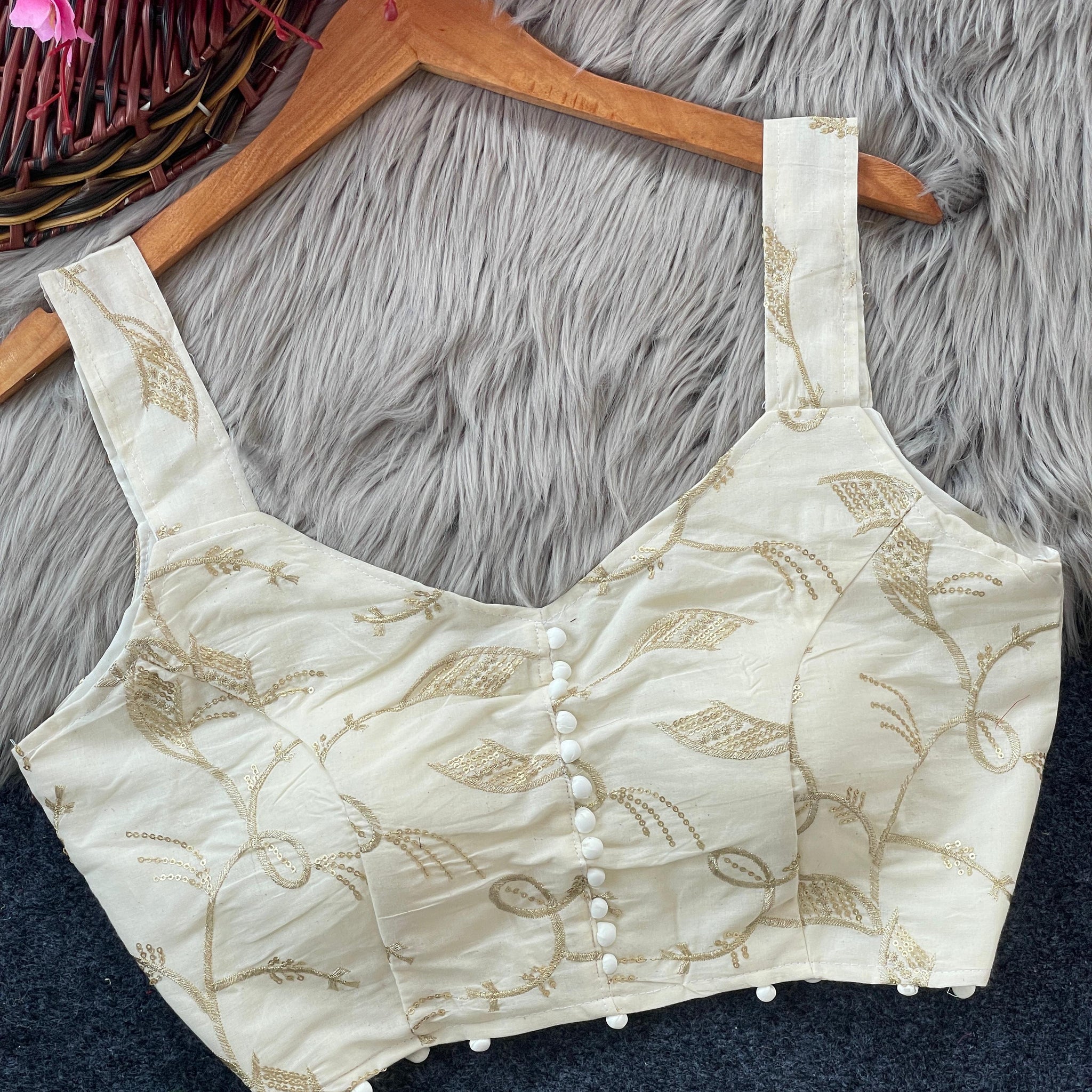 Hakoba Pompom Sleeveless Blouse