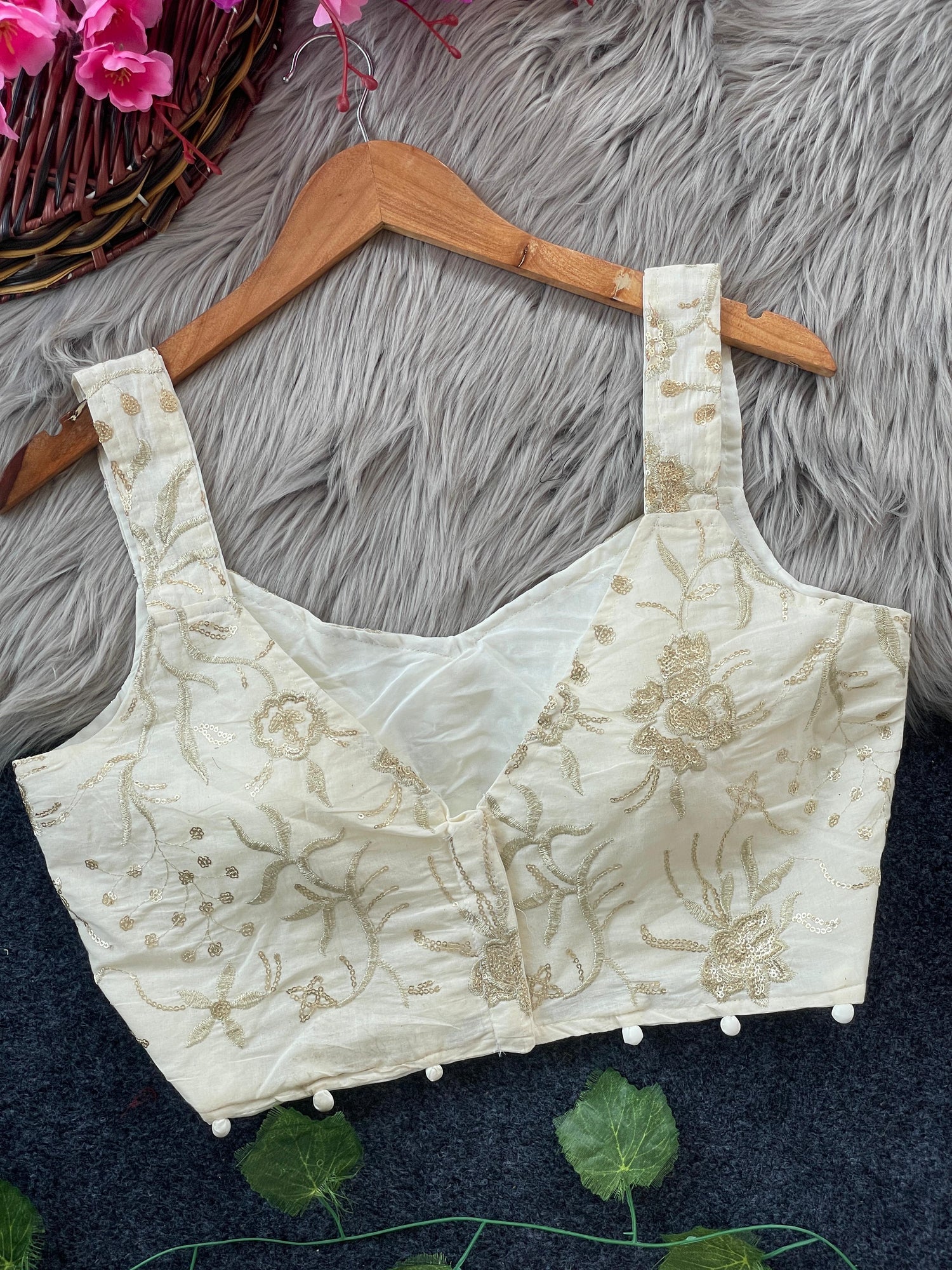 Hakoba Pompom Sleeveless Blouse