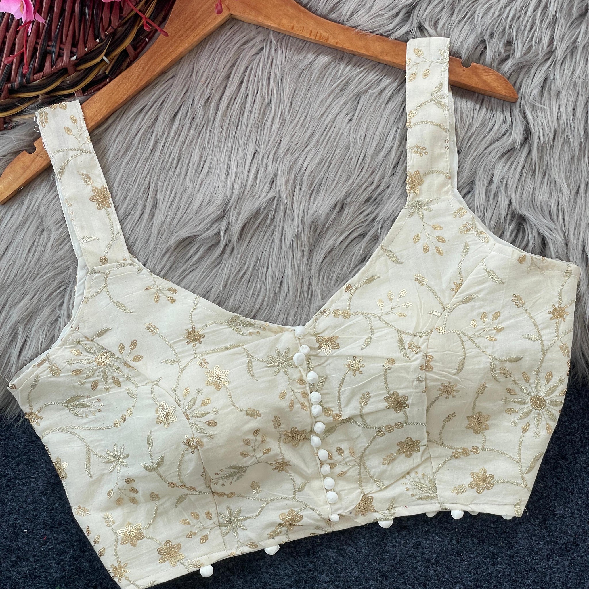 Hakoba Pompom Sleeveless Blouse