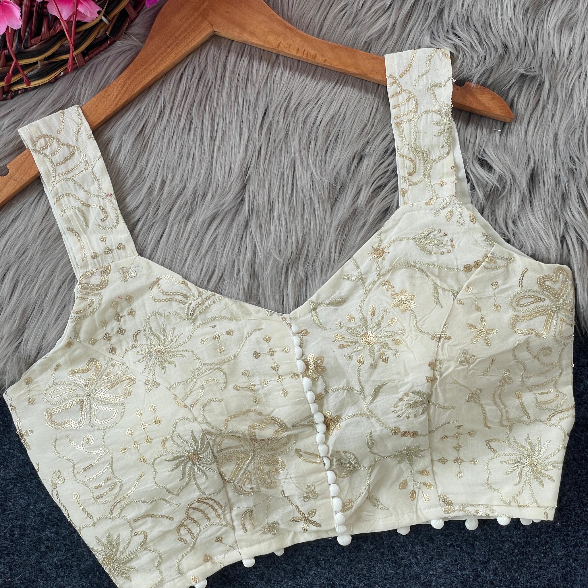 Hakoba Pompom Sleeveless Blouse