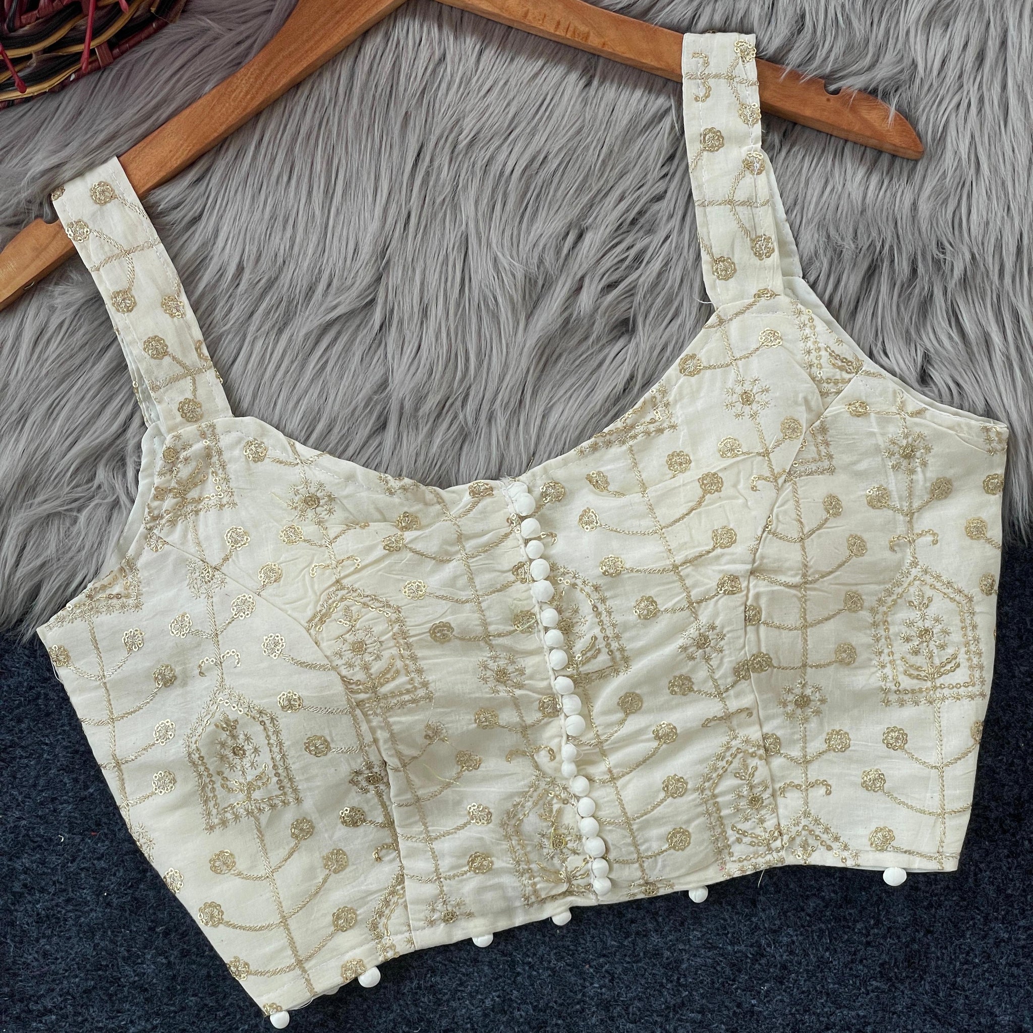 Hakoba Pompom Sleeveless Blouse