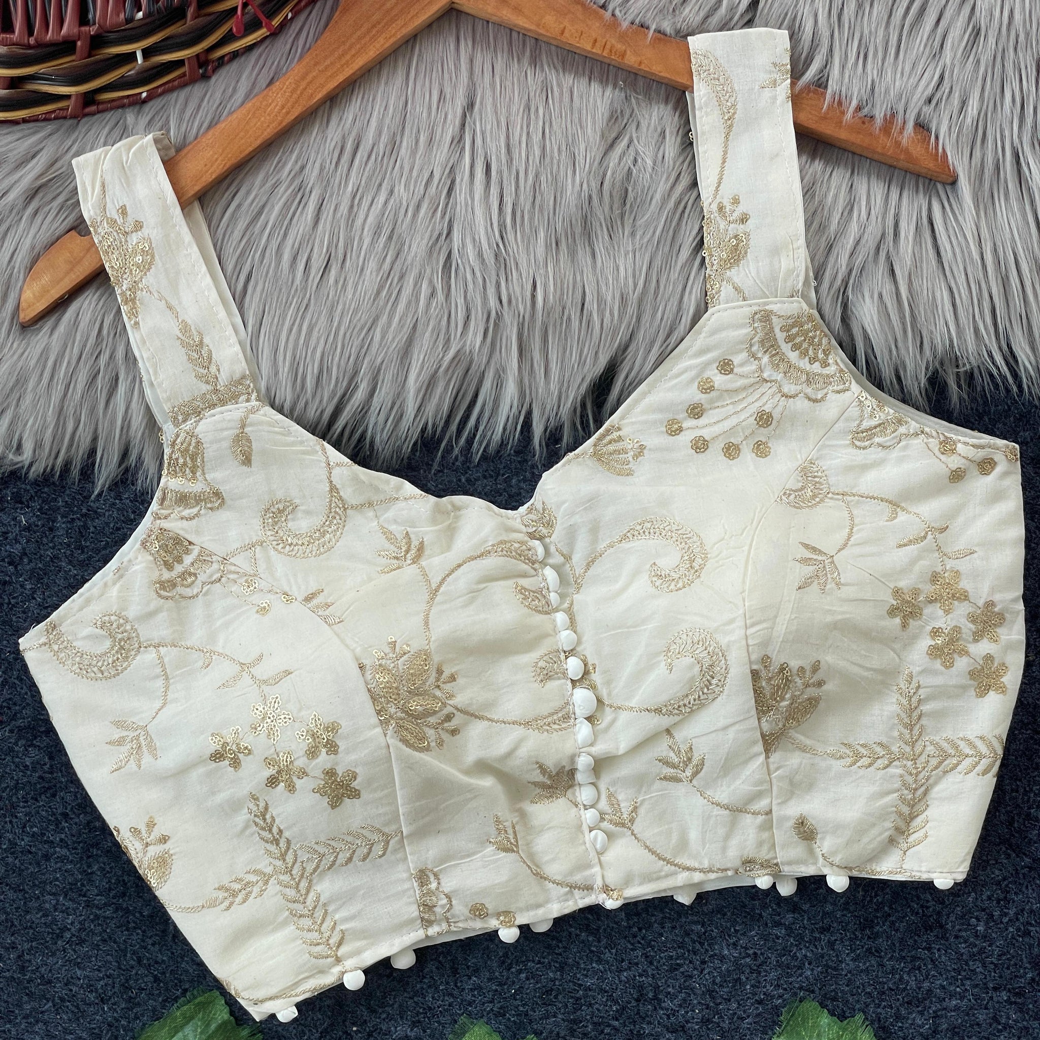 Hakoba Pompom Sleeveless Blouse
