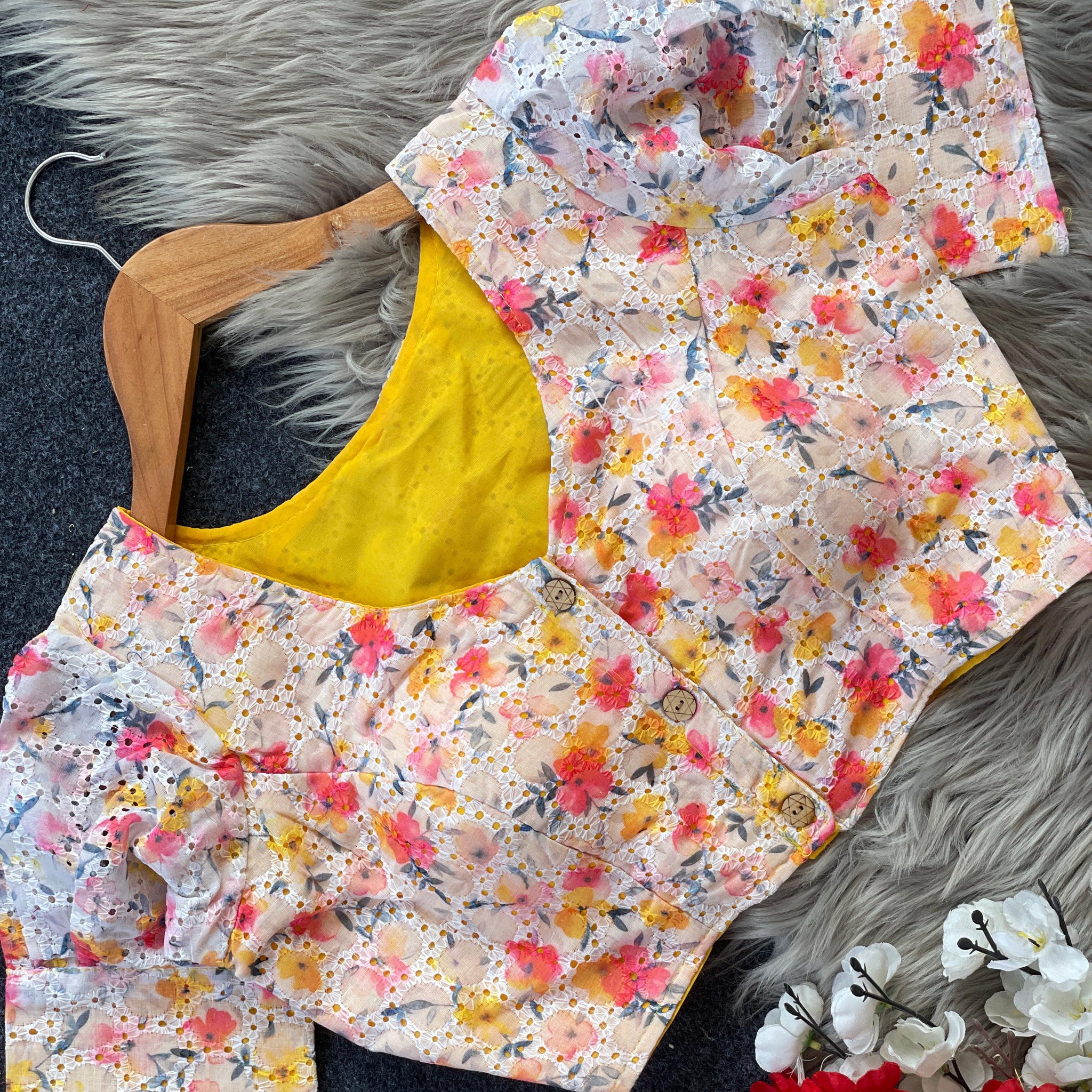 Hakoba Blouse