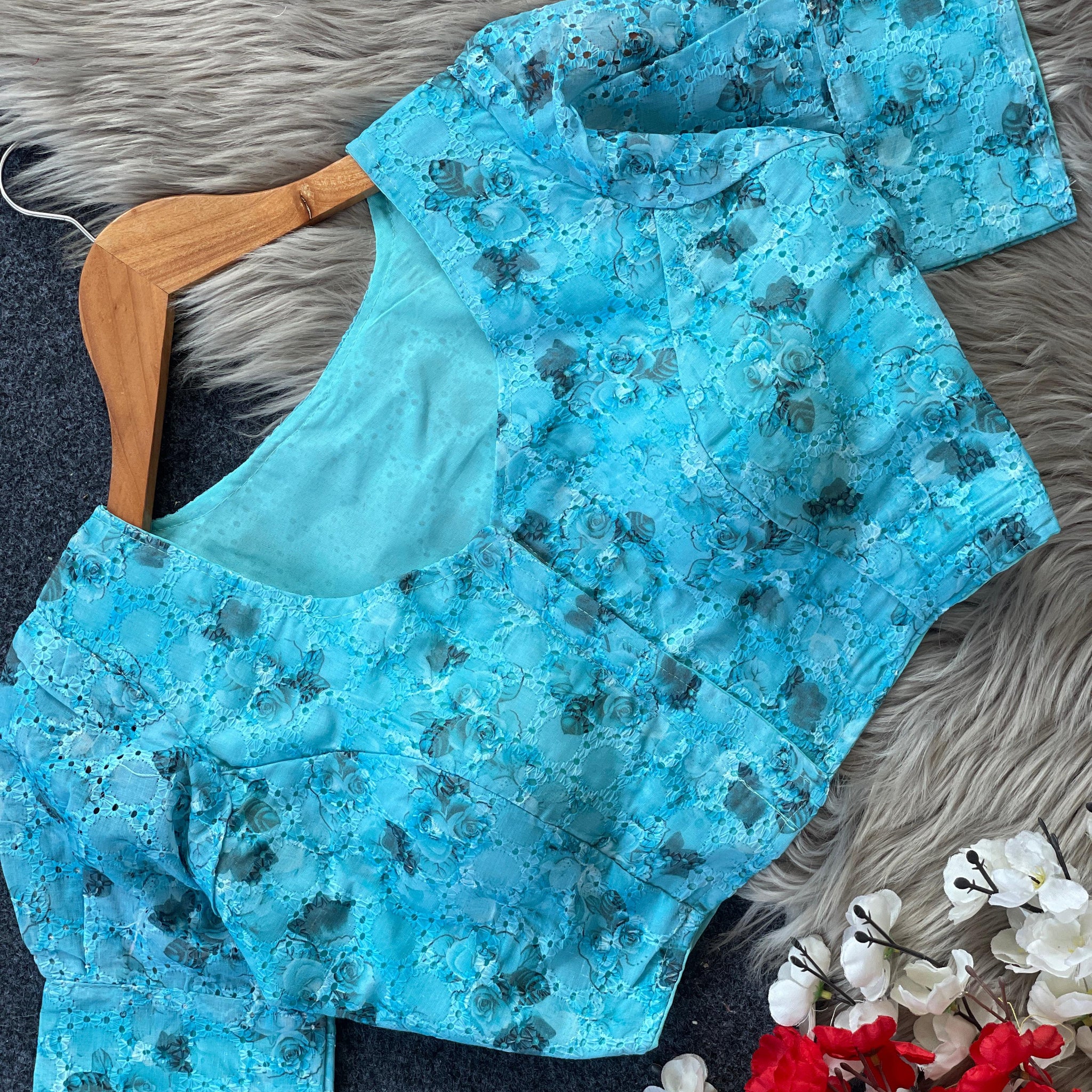 Hakoba Blouse