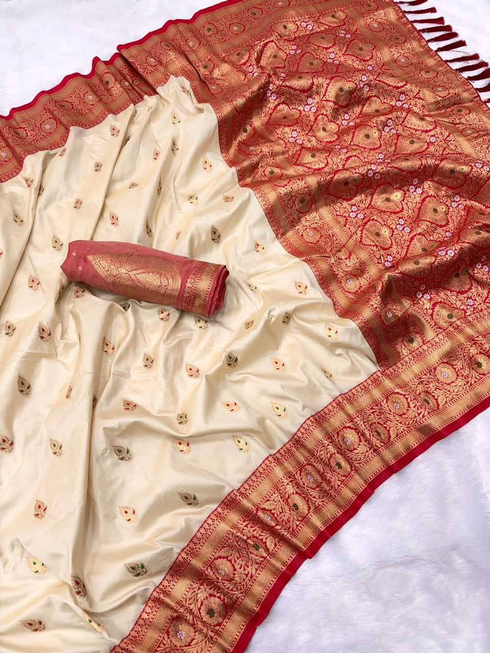 Cream White Pure Soft Silk Banarasi Saree Banarasi Saree Anant Tex Exports Pvt.Ltd..