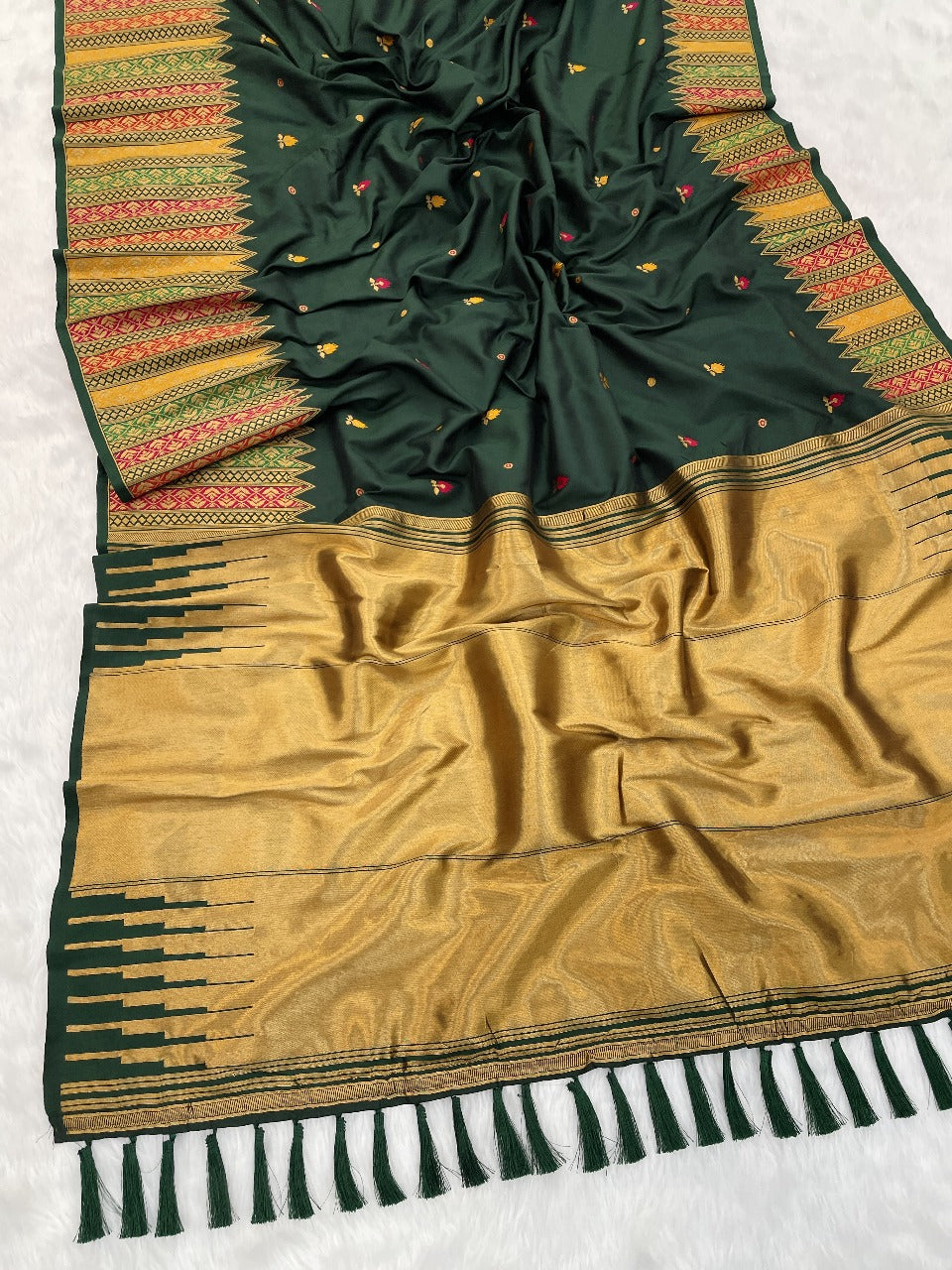 Bottal Green Soft Silk Meenakari Zari Woven Saree Banarasi Saree Anant Tex Exports Pvt.Ltd..