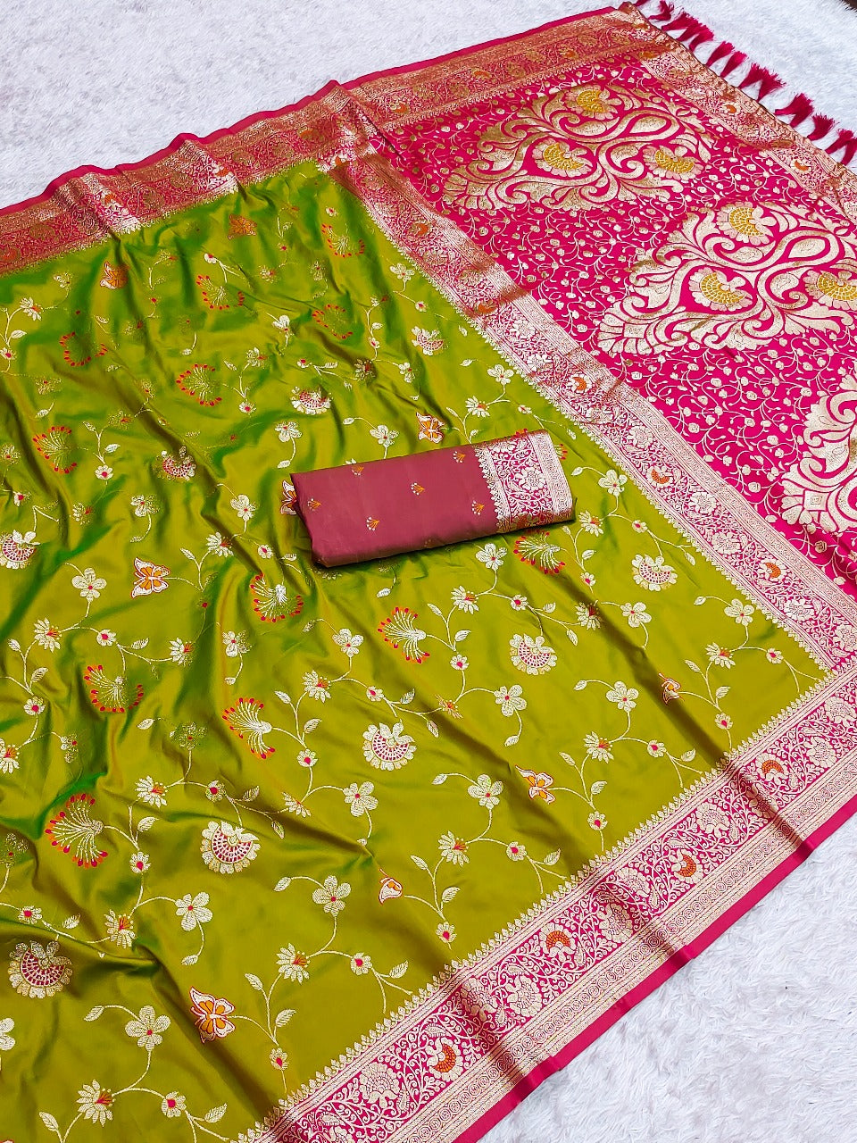 Mehendi Green Banarasi Jaal Zari Woven Silk Banarasi Saree Banarasi Silk Saree Anant Tex Exports Pvt.Ltd..